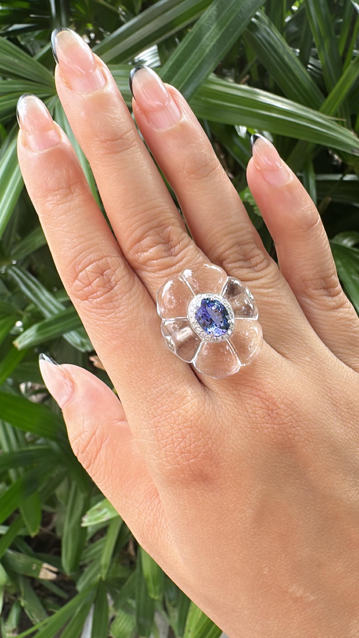 Anello da cocktail con tanzanite, cristalli e diamanti, in oro bianco 18 carati, 2,00 carati in vendita 2