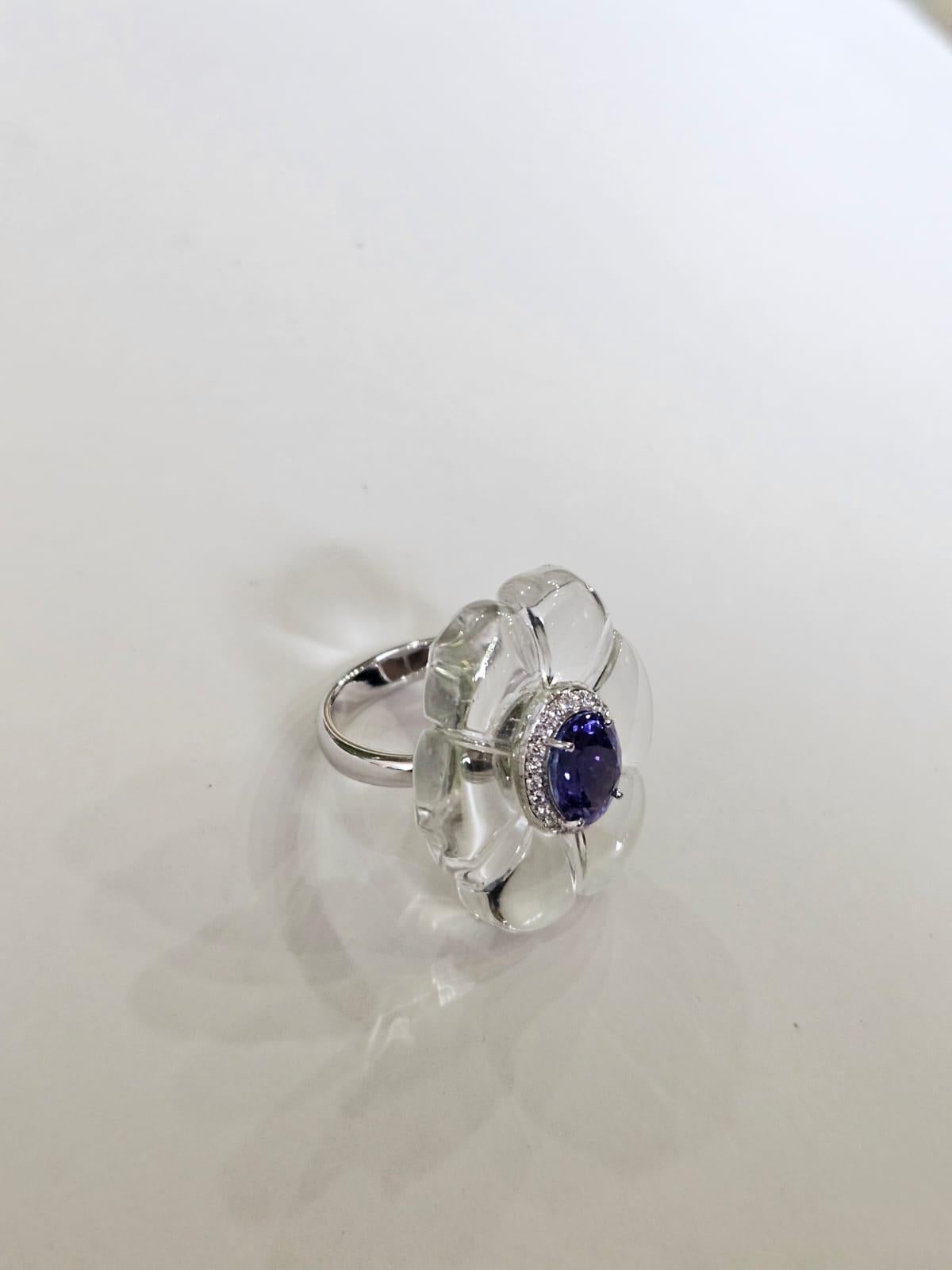 In 18K Weißgold gefasst, 2,08 Karat, Tansanit, Kristall und Diamanten Cocktail-Ring im Zustand „Neu“ im Angebot in Hong Kong, HK