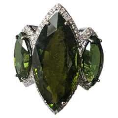 Anello cocktail in oro bianco 18 carati, 21,92 carati, con tormalina verde e diamanti