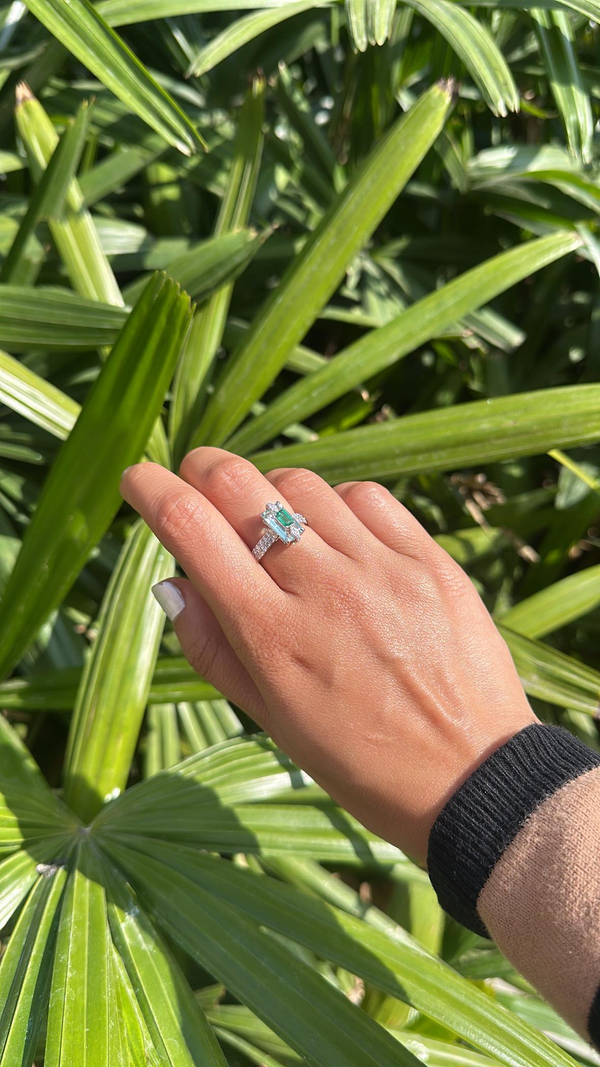Set in 18K white Gold, 2.22 carats Aquamarine, Emerald & Diamond Engagement Ring For Sale 1