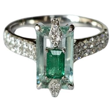 Verlobungsring aus 18 Karat Weißgold, 2,22 Karat Aquamarin, Smaragd und Diamant