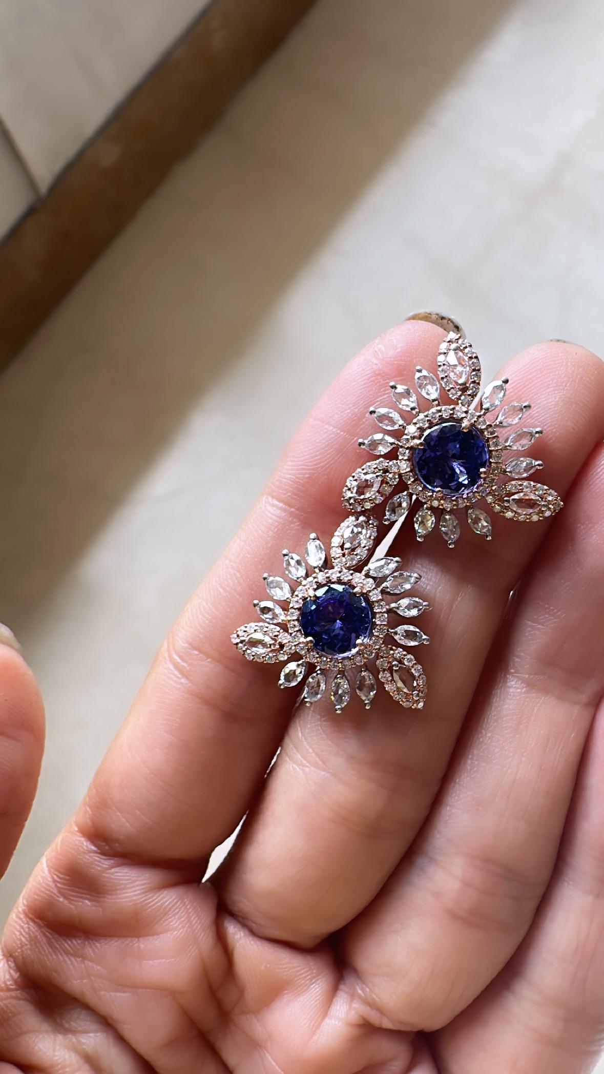 Set in 18K White Gold, 2.24 carats Tanzanites & Rose Cut Diamonds Stud Earrings In New Condition For Sale In Hong Kong, HK