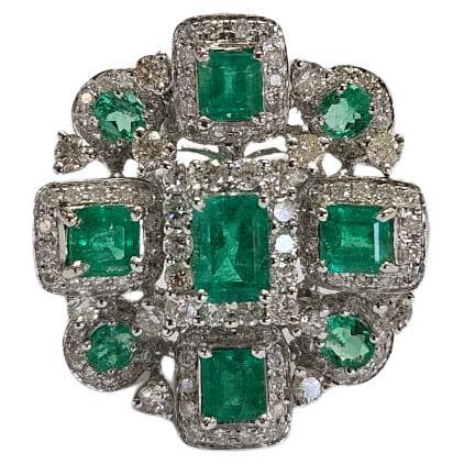 Bague de cocktail en or blanc 18 carats, 2,39 carats, émeraude de Colombie et diamants