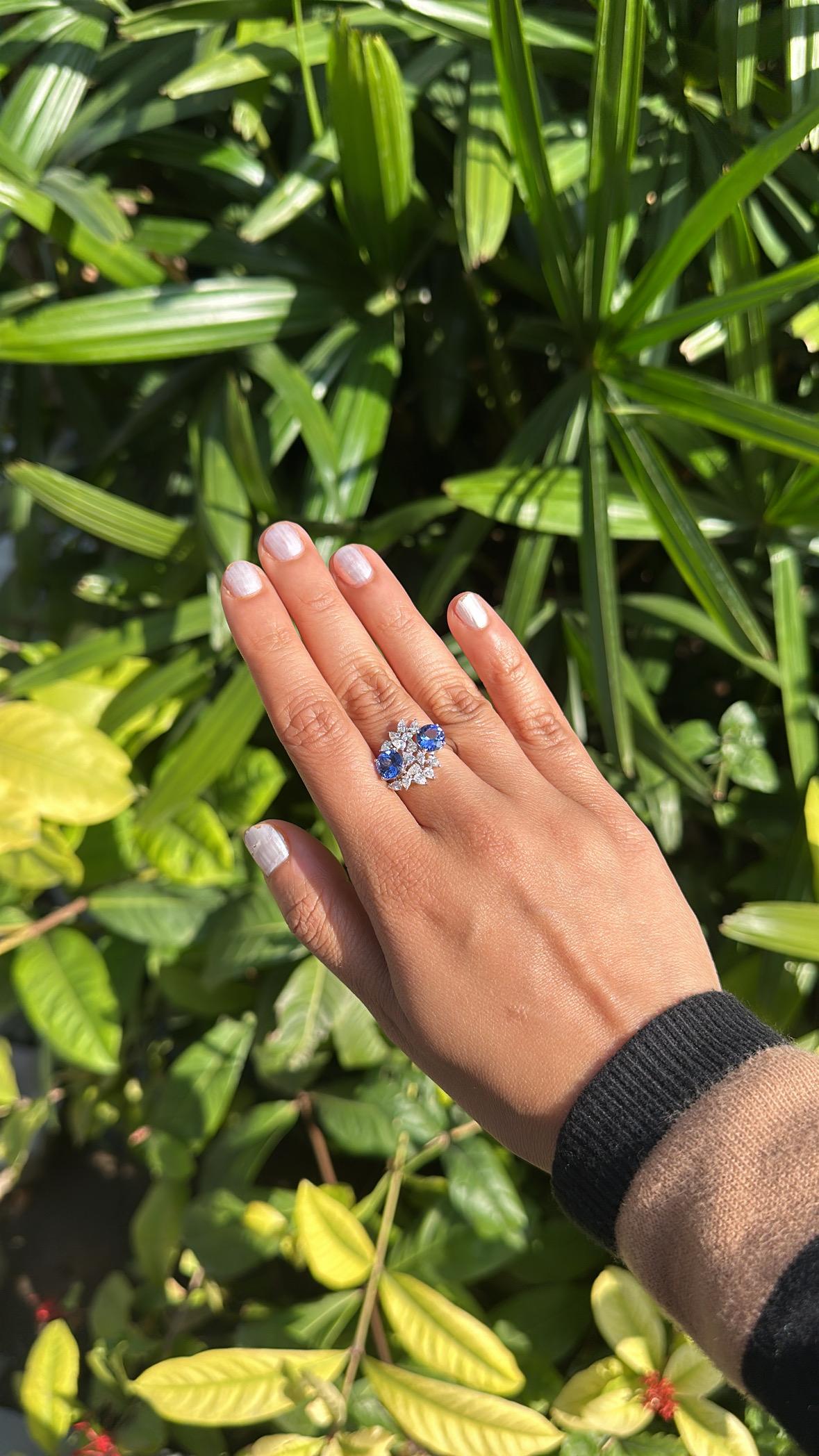 Verlobungsring aus 18 Karat Weißgold, 2,60 Karat Tansanit und Diamanten im Angebot 4