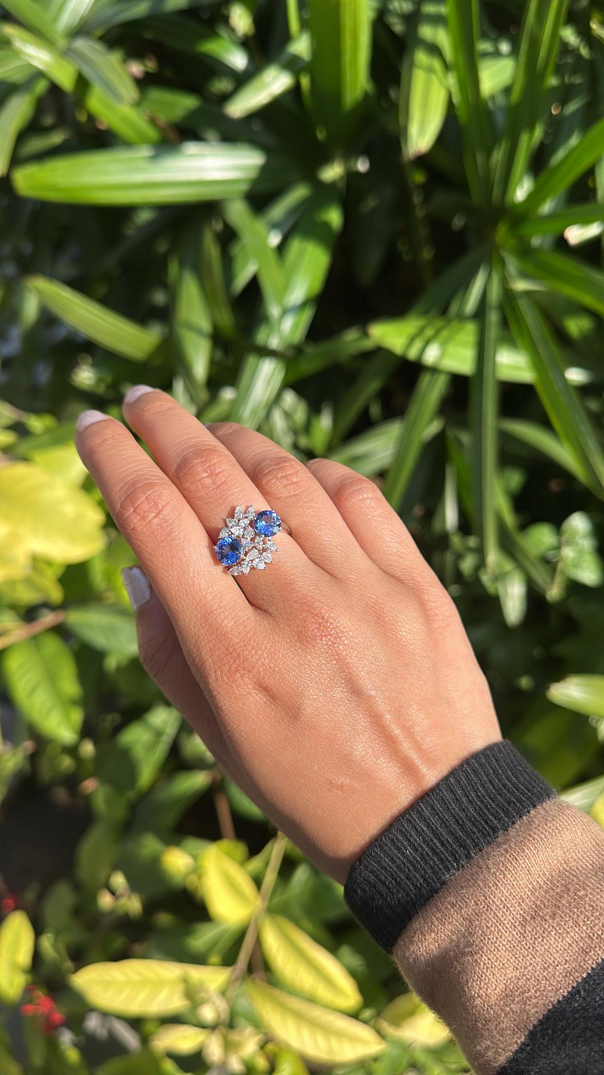 Verlobungsring aus 18 Karat Weißgold, 2,60 Karat Tansanit und Diamanten im Angebot 5