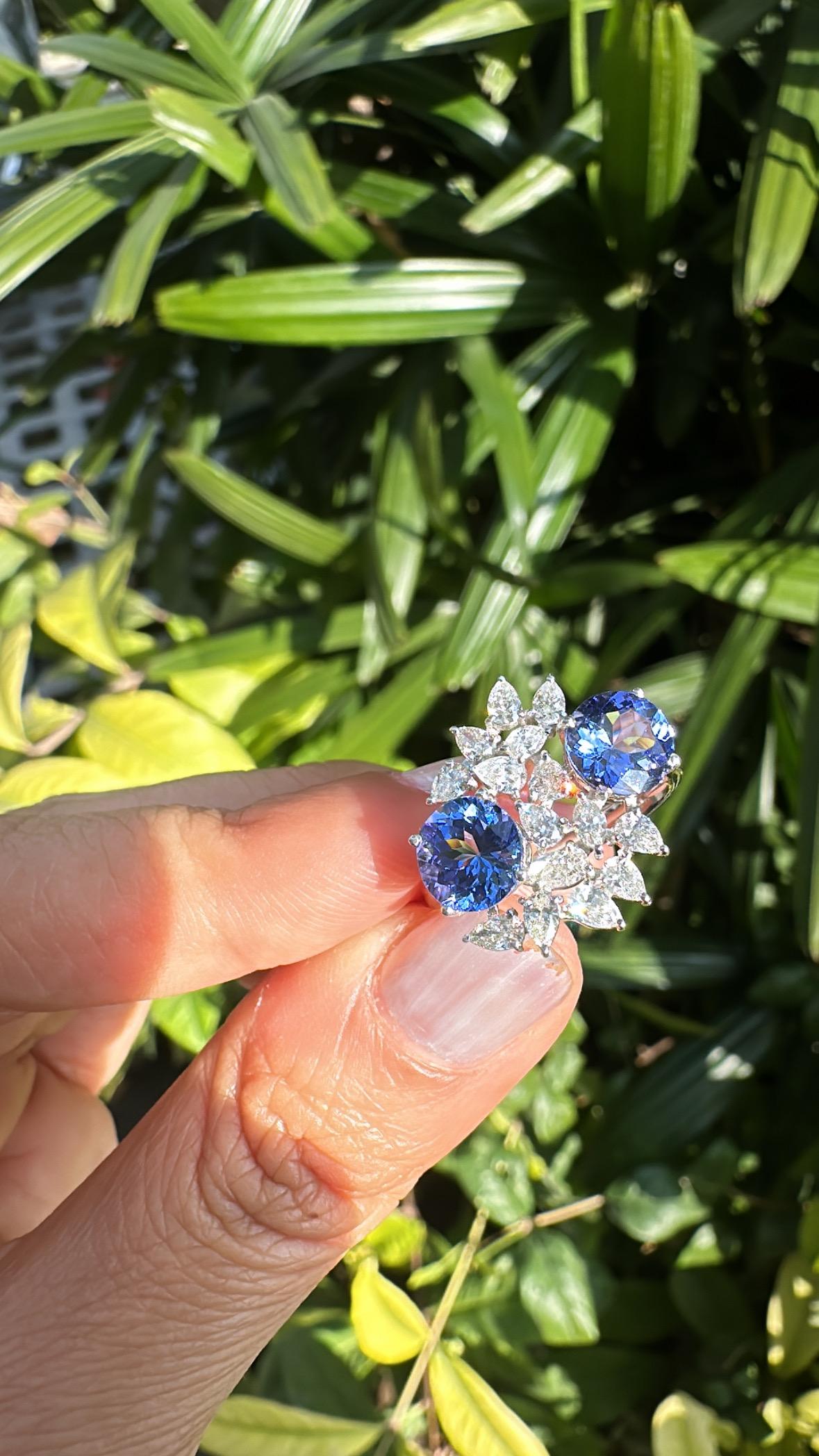 Verlobungsring aus 18 Karat Weißgold, 2,60 Karat Tansanit und Diamanten im Angebot 1