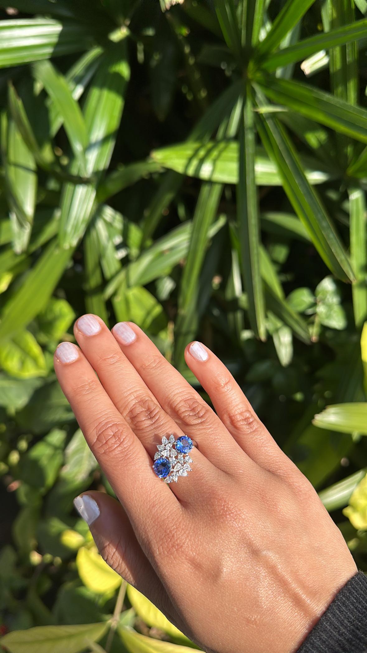 Verlobungsring aus 18 Karat Weißgold, 2,60 Karat Tansanit und Diamanten im Angebot 3