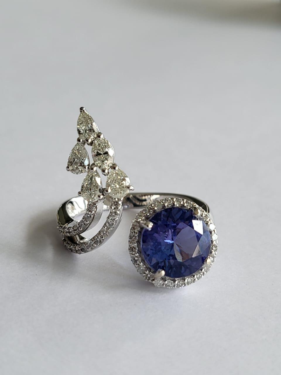Modern Set in 18k White Gold, 2.63 Carats Tanzanite & Diamonds Engagement Cocktail Ring For Sale