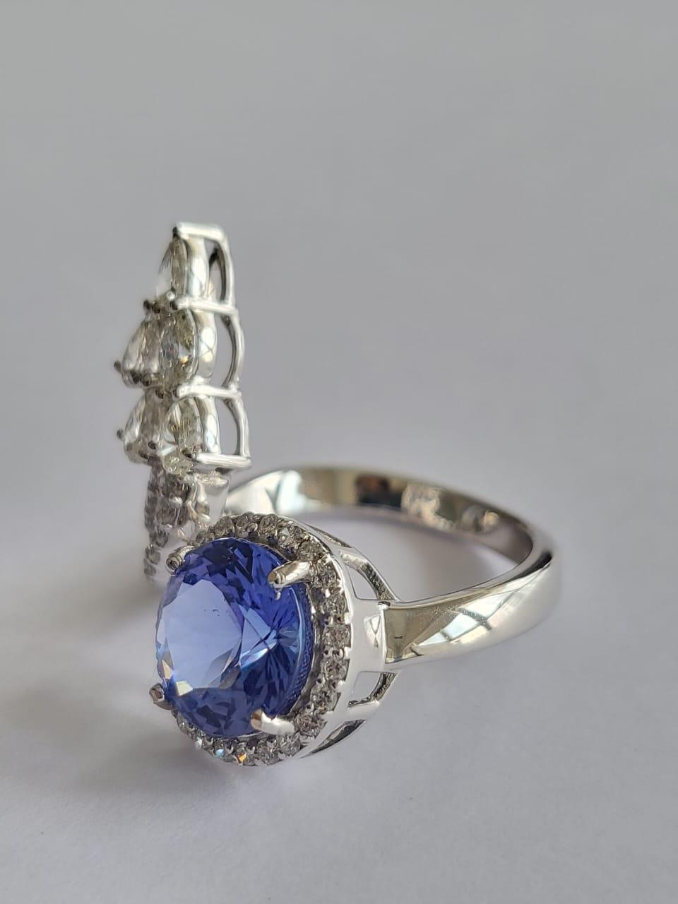 Pear Cut Set in 18k White Gold, 2.63 Carats Tanzanite & Diamonds Engagement Cocktail Ring For Sale