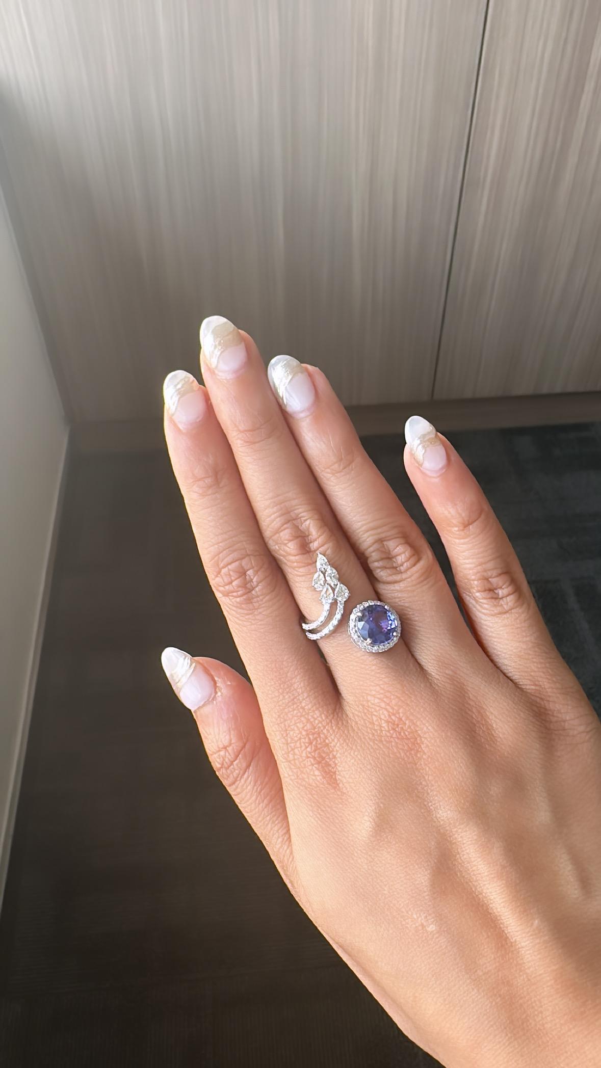 Set in 18k White Gold, 2.63 Carats Tanzanite & Diamonds Engagement Cocktail Ring In New Condition For Sale In Hong Kong, HK