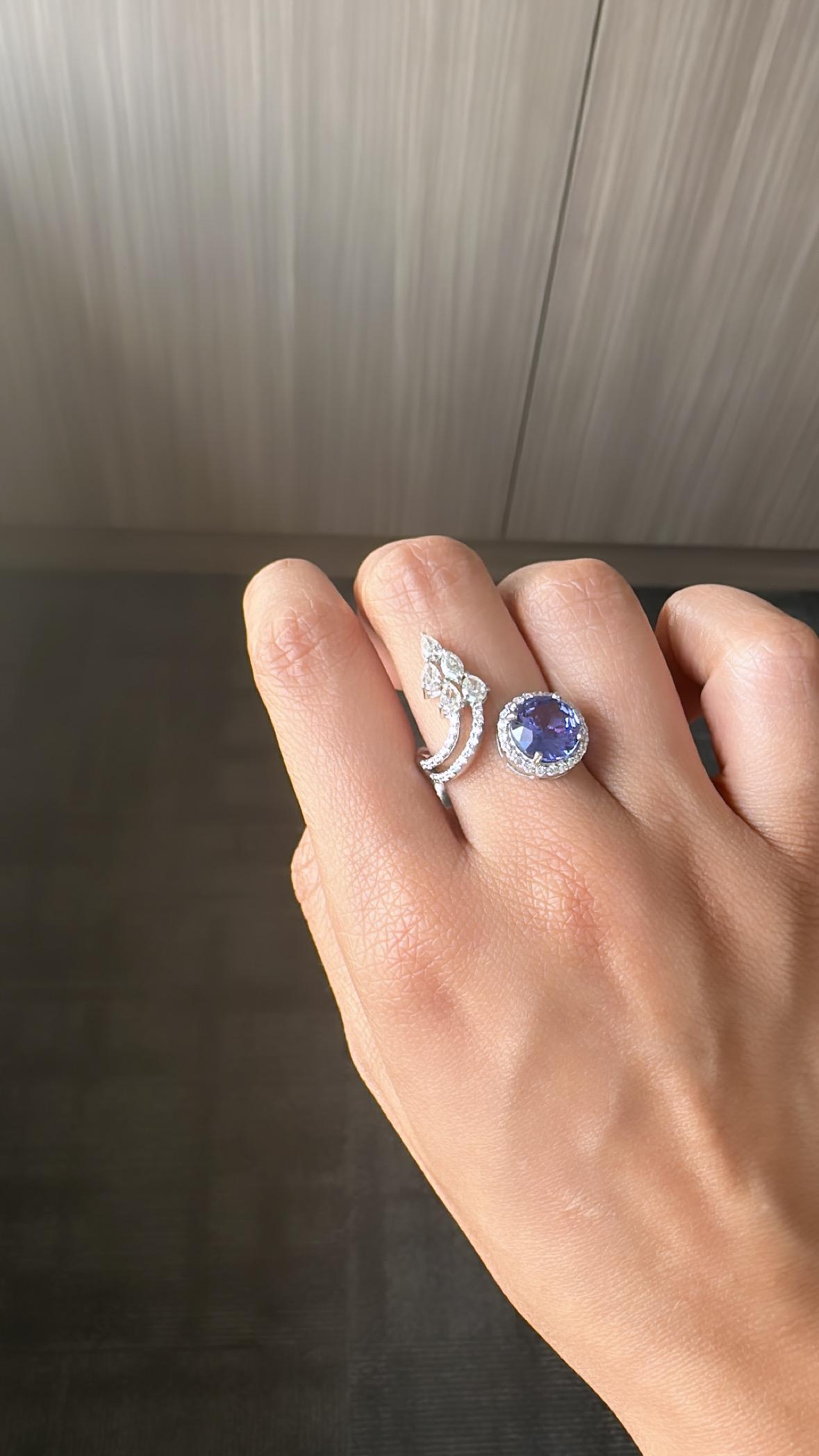 Women's or Men's Set in 18k White Gold, 2.63 Carats Tanzanite & Diamonds Engagement Cocktail Ring For Sale