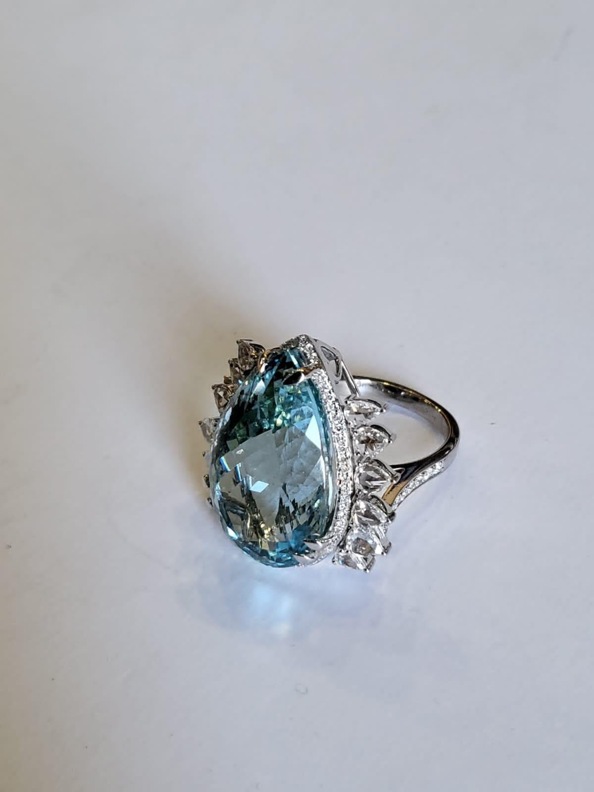 Set in 18K White Gold, 26.69 carats Aquamarine & Rose Cut Diamonds Cocktail Ring In New Condition For Sale In Hong Kong, HK