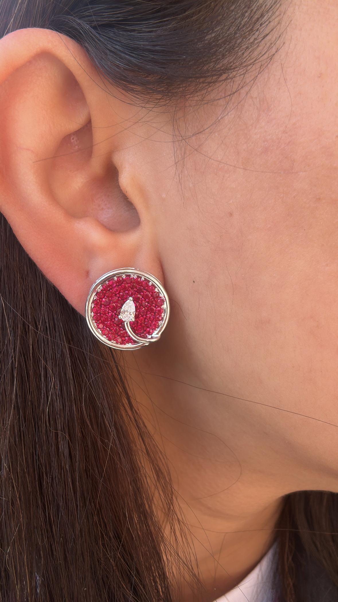 Set in 18K white Gold, 2.67 carats Rubies & Pear Diamonds Stud Earrings For Sale 4