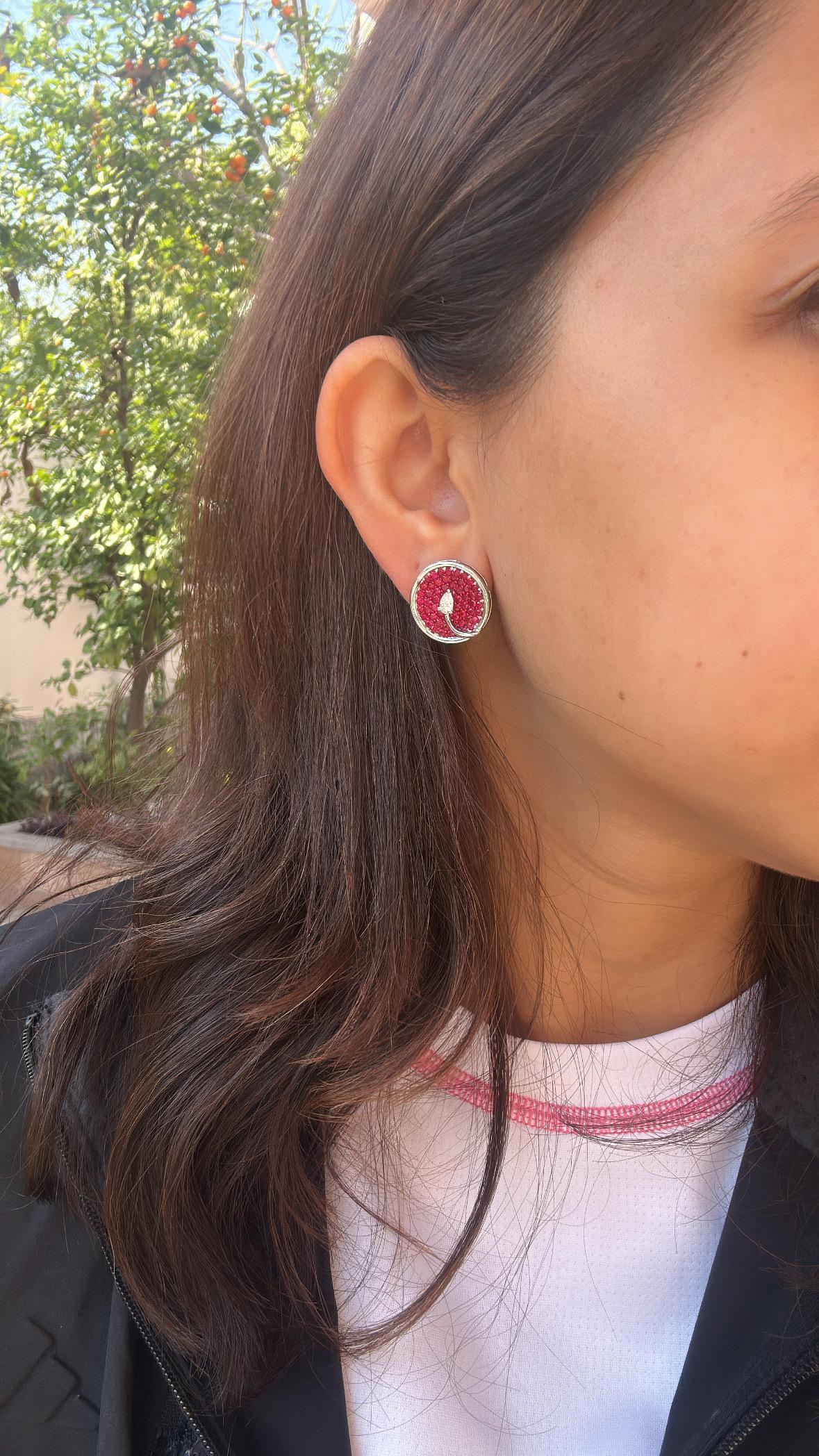 Set in 18K white Gold, 2.67 carats Rubies & Pear Diamonds Stud Earrings For Sale 3
