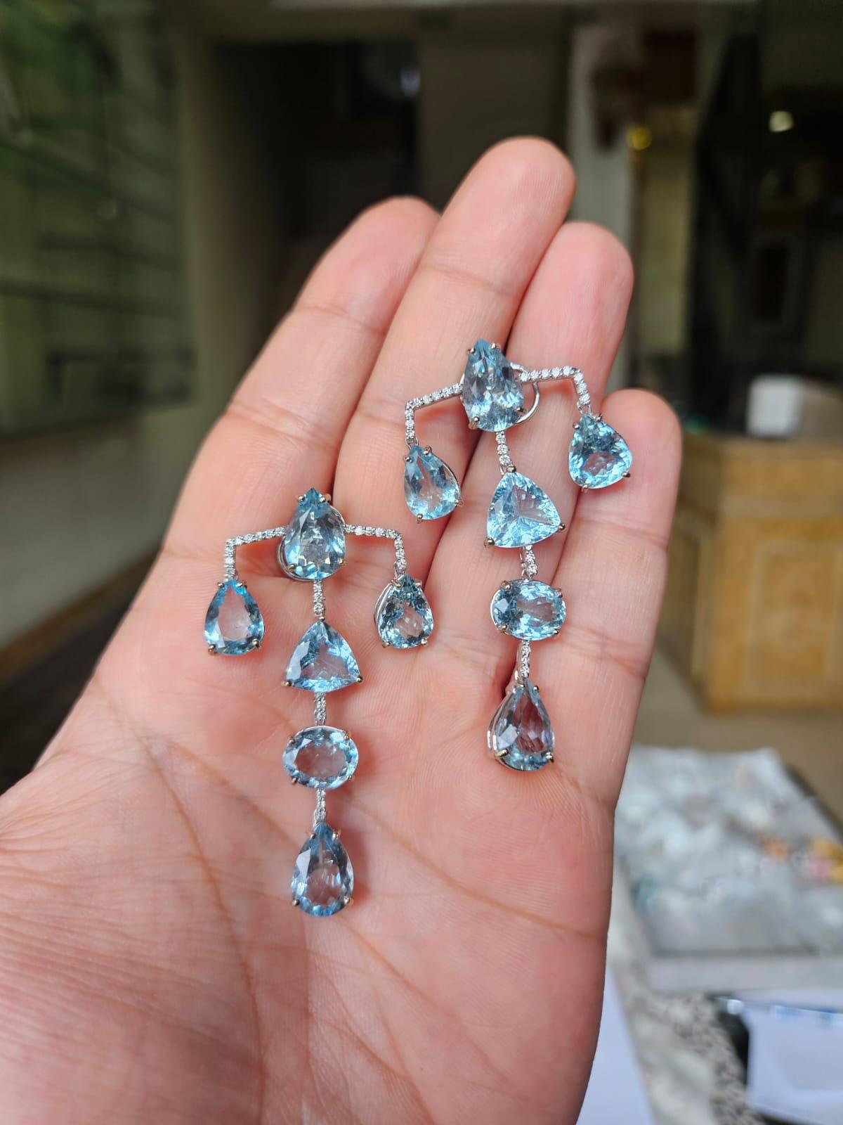 Orecchini a lampadario in oro bianco 18 carati, 26,77 carati, Acquamarine e Diamanti In condizioni Nuovo in vendita a Hong Kong, HK