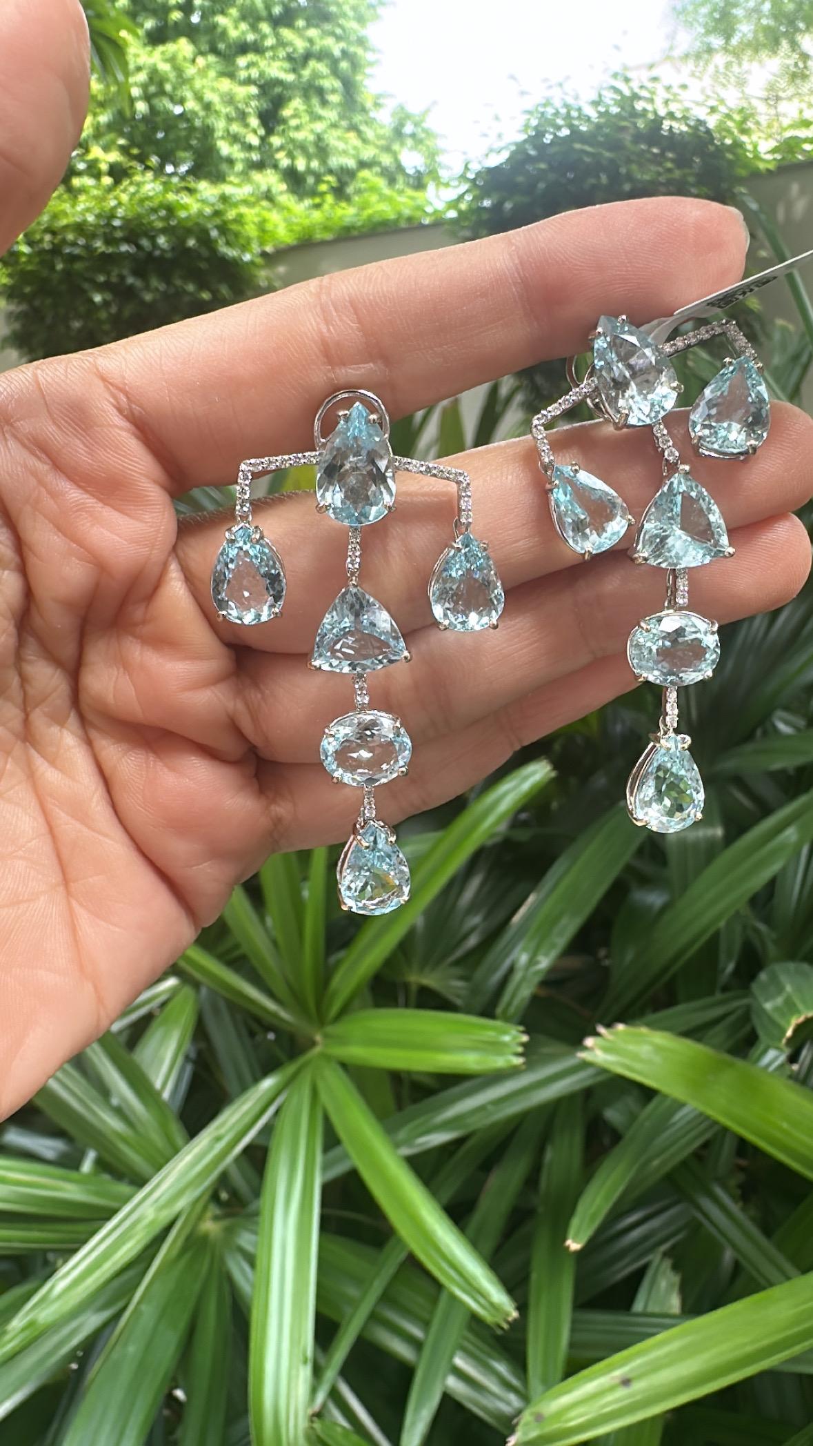 da uomo o donna Orecchini a lampadario in oro bianco 18 carati, 26,77 carati, Acquamarine e Diamanti in vendita