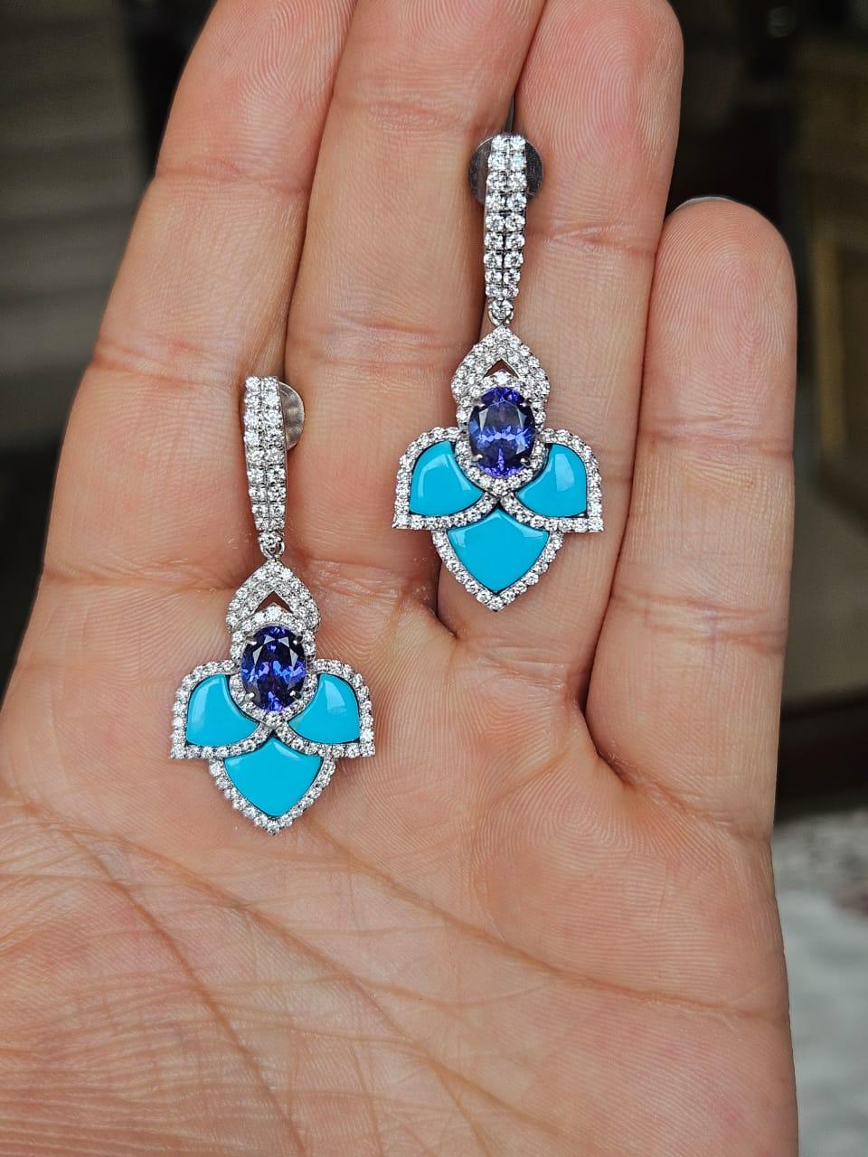 Taglio ovale Orecchini con tanzanite, turchese e diamante da 2,86 carati, incastonati in oro bianco 18 carati in vendita