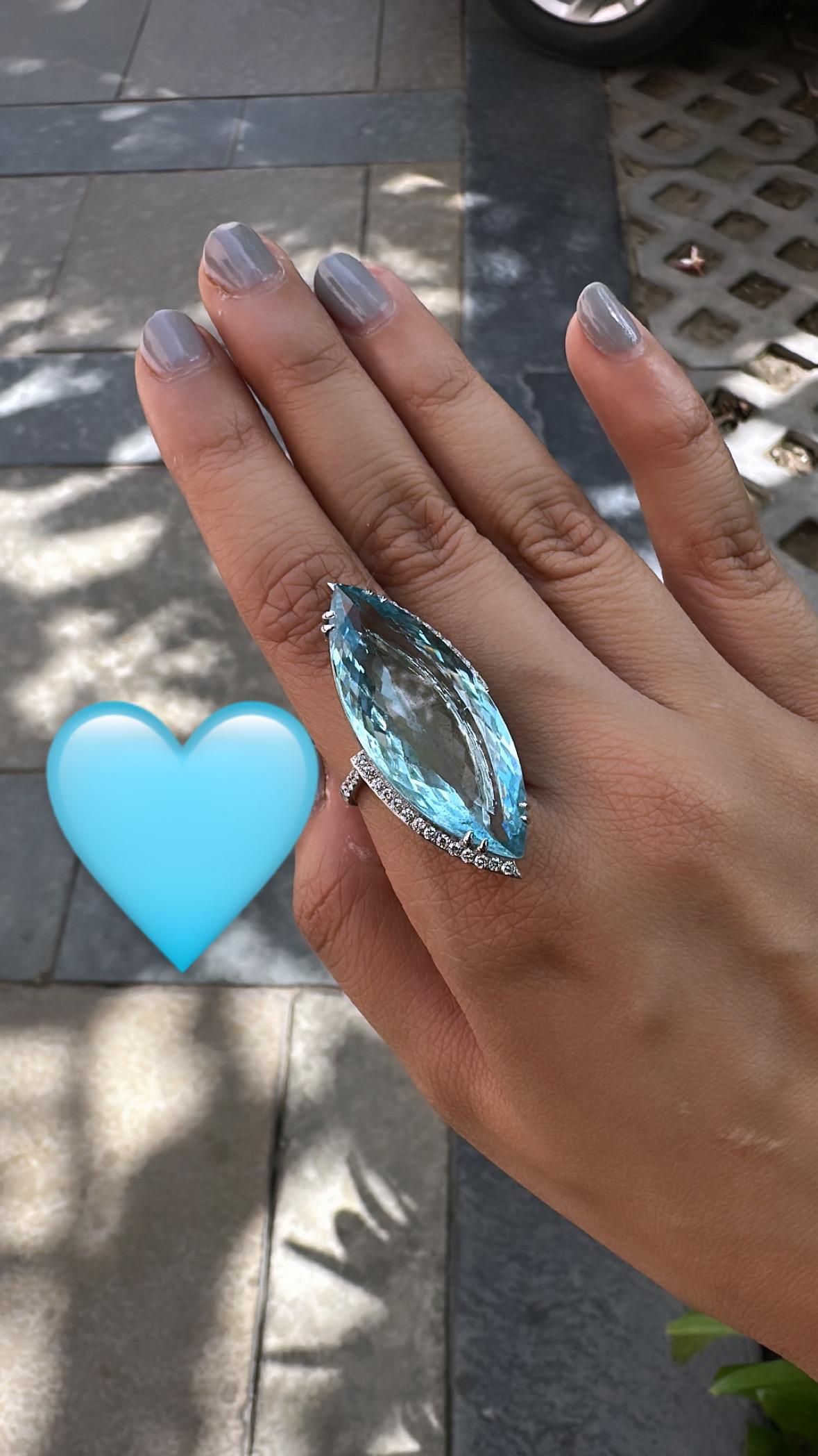 Set in 18K white Gold, 29.29 carats, Aquamarine & Diamonds modern Cocktail Ring im Zustand „Neu“ im Angebot in Hong Kong, HK