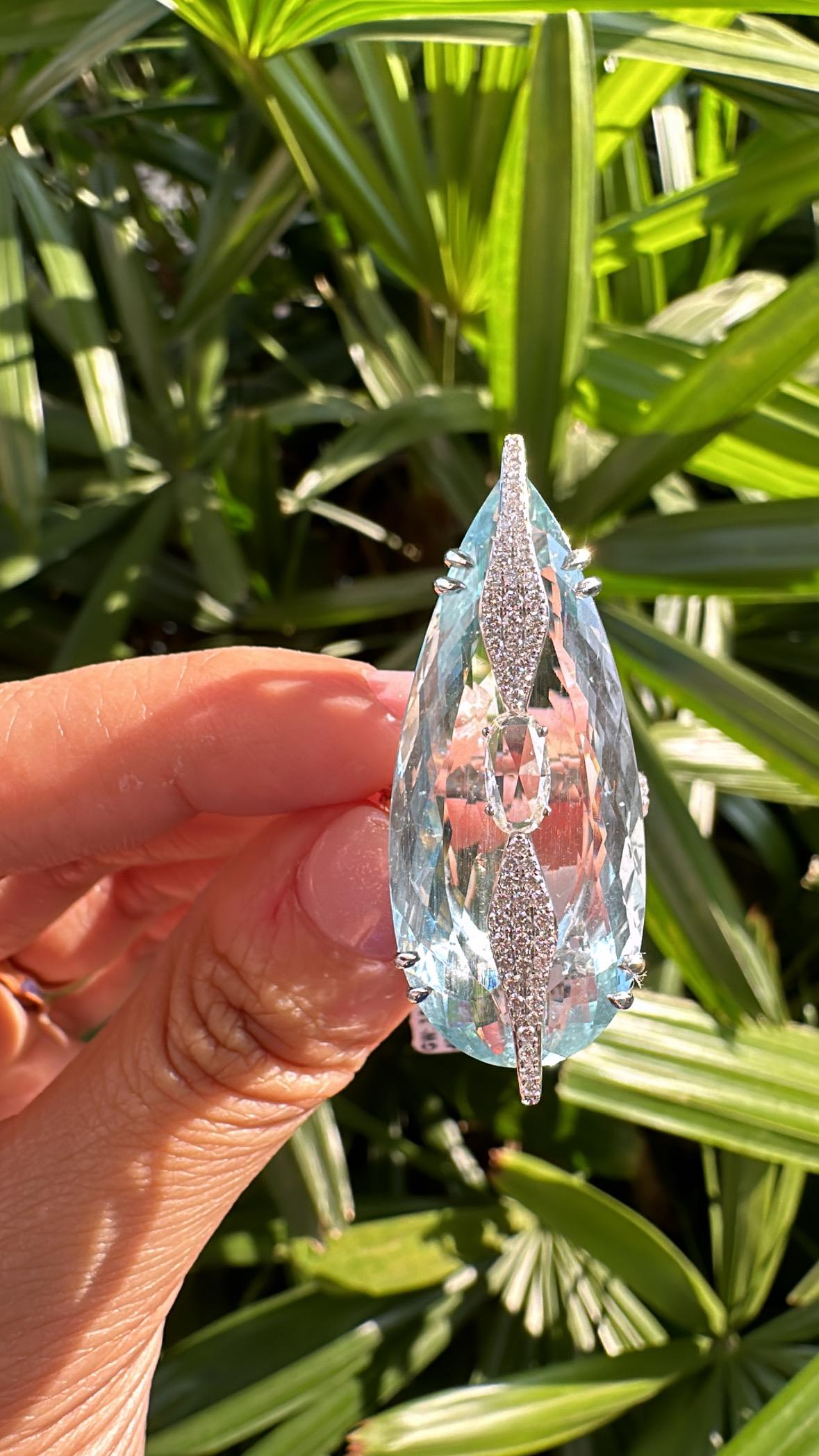 Set in 18K white Gold, 30.03 carats, Aquamarine & Rose Cut Diamond Cocktail Ring For Sale 5