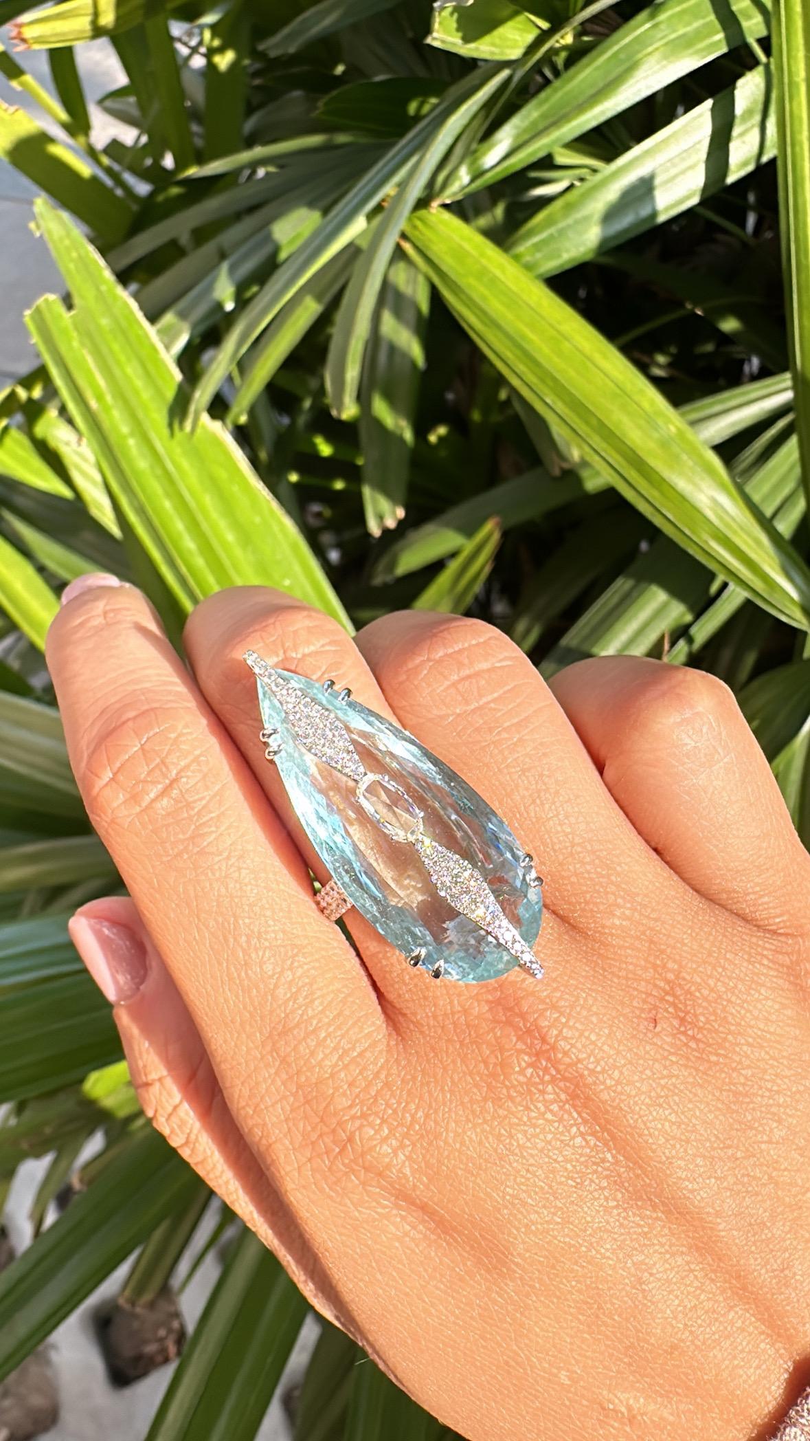 Set in 18K white Gold, 30.03 carats, Aquamarine & Rose Cut Diamond Cocktail Ring For Sale 6