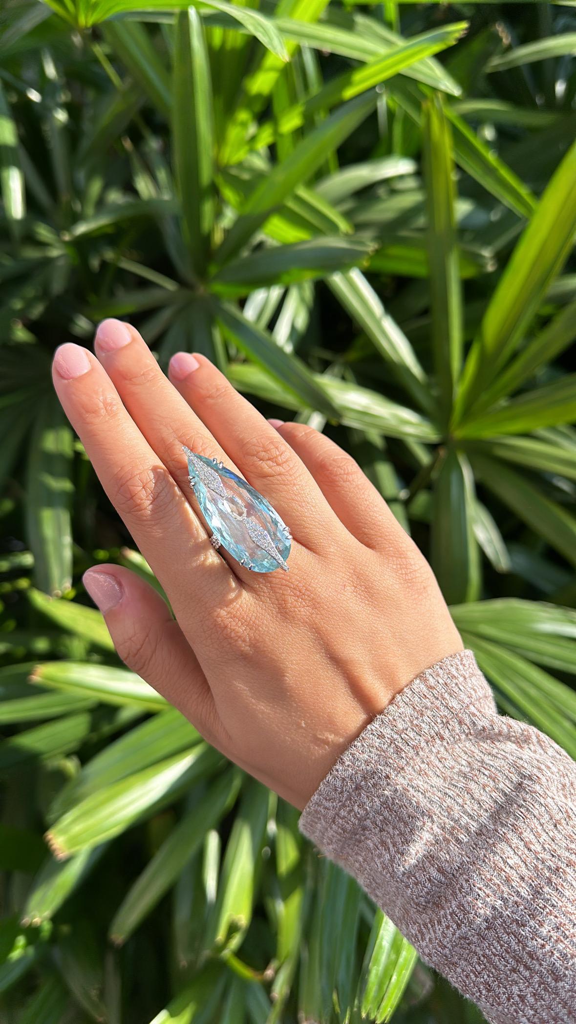 Set in 18K white Gold, 30.03 carats, Aquamarine & Rose Cut Diamond Cocktail Ring For Sale 7