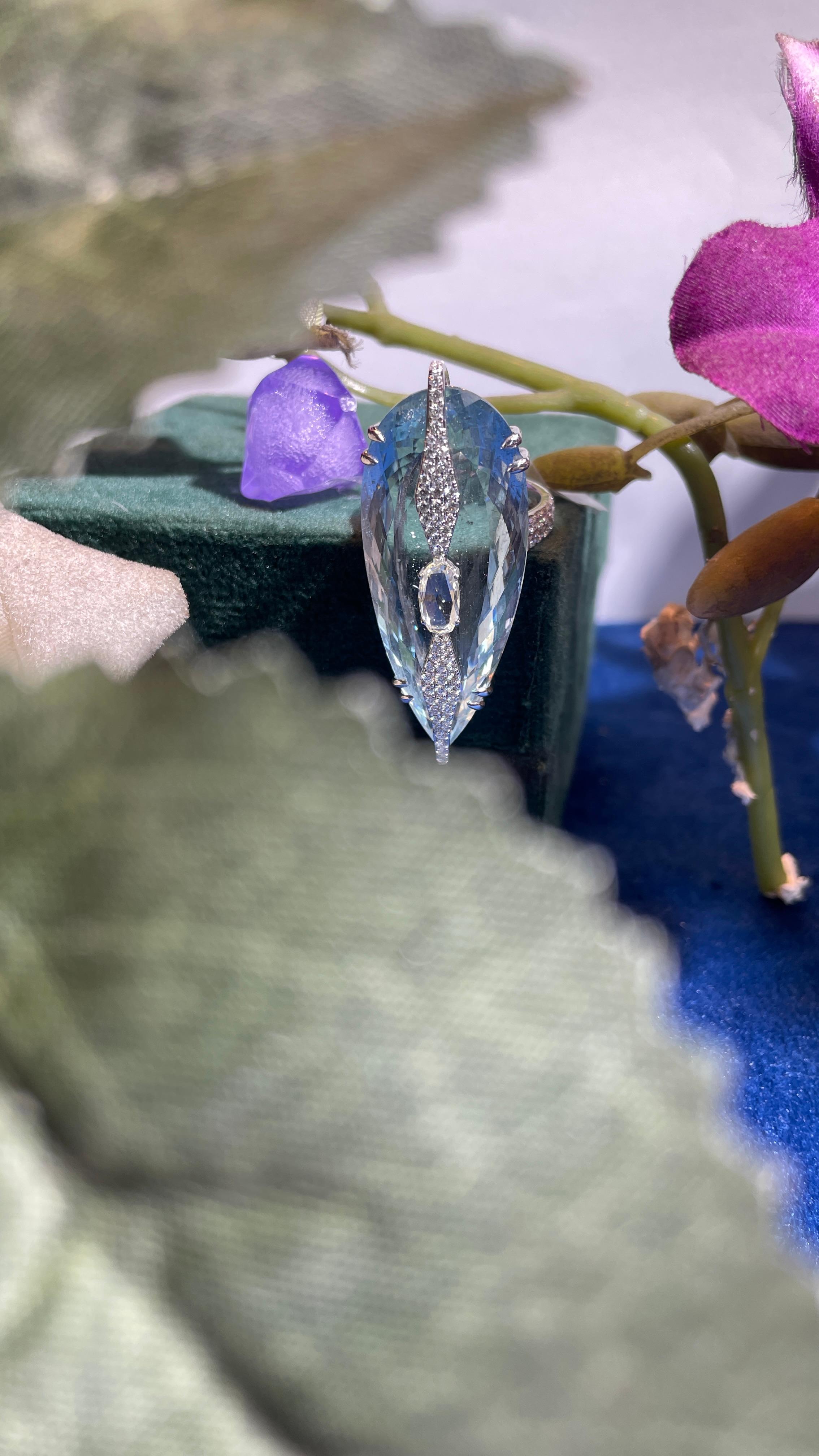 Set in 18K white Gold, 30.03 carats, Aquamarine & Rose Cut Diamond Cocktail Ring For Sale 8