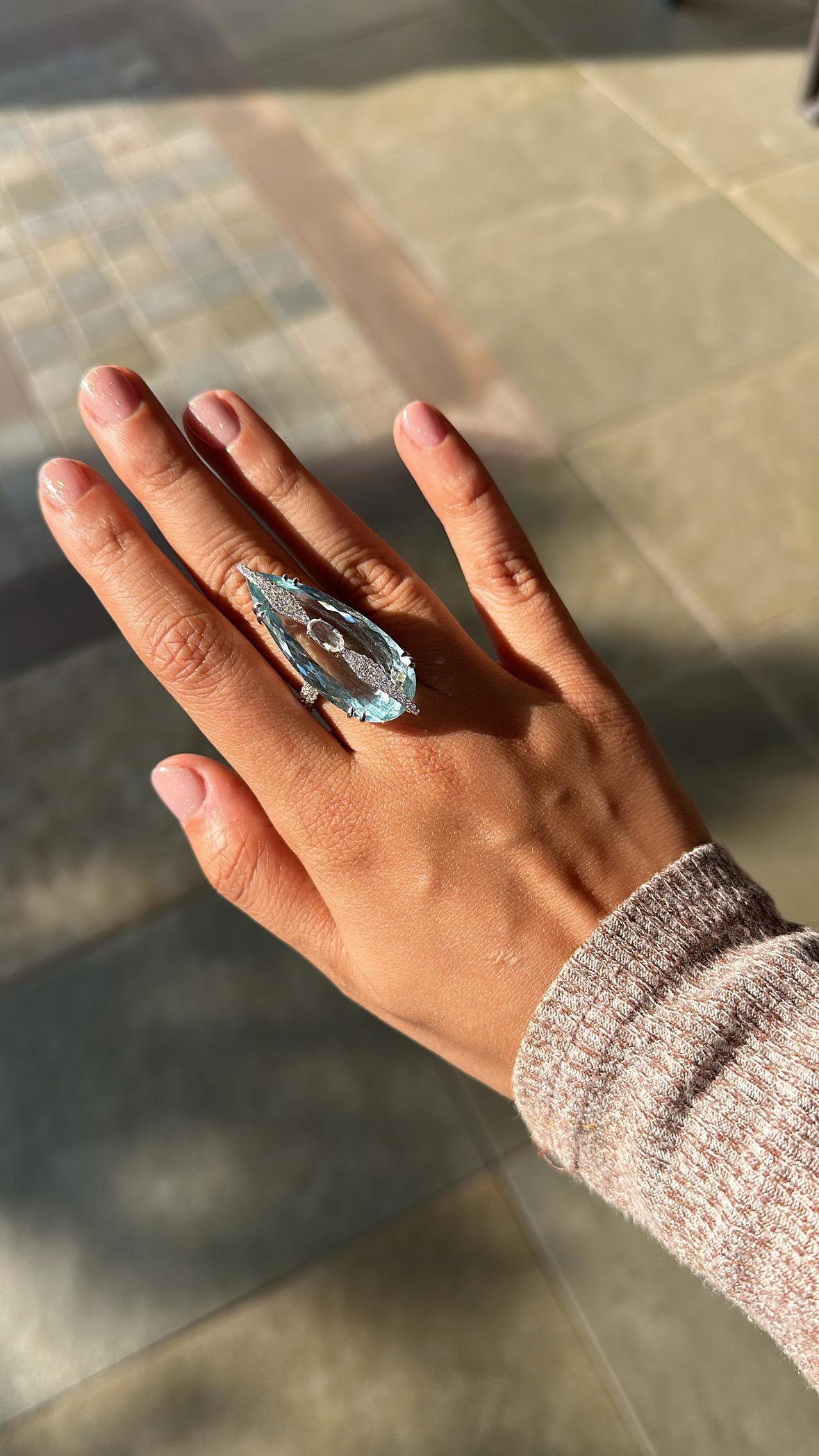 Women's or Men's Set in 18K white Gold, 30.03 carats, Aquamarine & Rose Cut Diamond Cocktail Ring For Sale