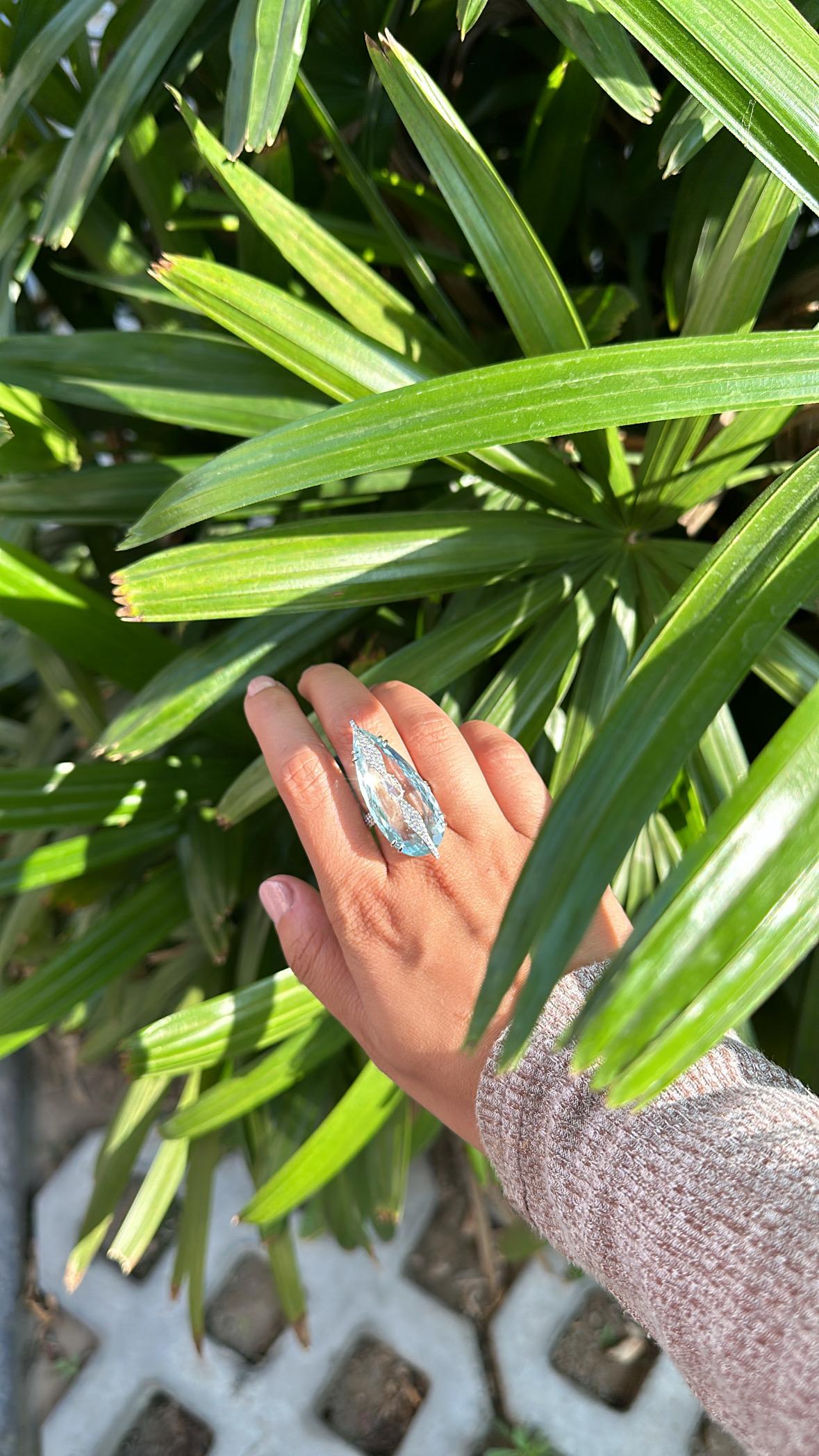 Set in 18K white Gold, 30.03 carats, Aquamarine & Rose Cut Diamond Cocktail Ring For Sale 1