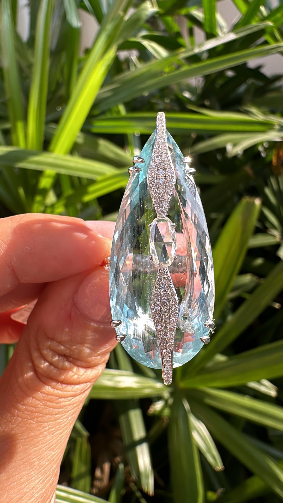 Set in 18K white Gold, 30.03 carats, Aquamarine & Rose Cut Diamond Cocktail Ring For Sale 3
