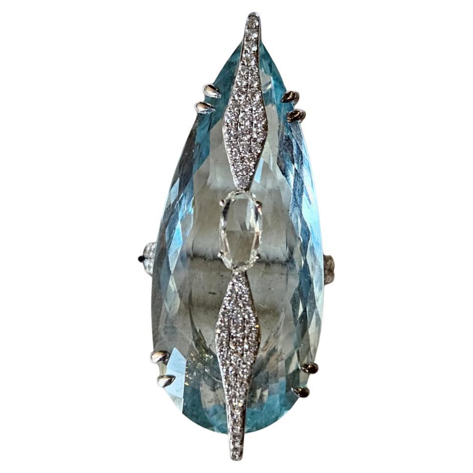 Set in 18K white Gold, 30.03 carats, Aquamarine & Rose Cut Diamond Cocktail Ring