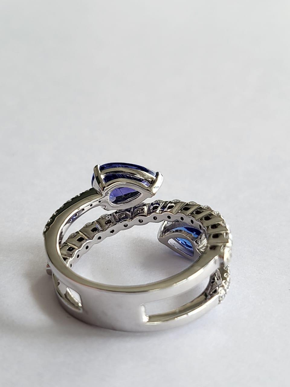 Set in 18k White Gold, 3.11 Carats Tanzanite & Diamonds Band Wedding Ring In New Condition In Hong Kong, HK