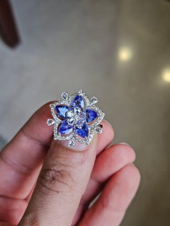 Set in 18K White Gold, 3.28 carats, Tanzanite & Rose Cut Diamonds Cocktail Ring