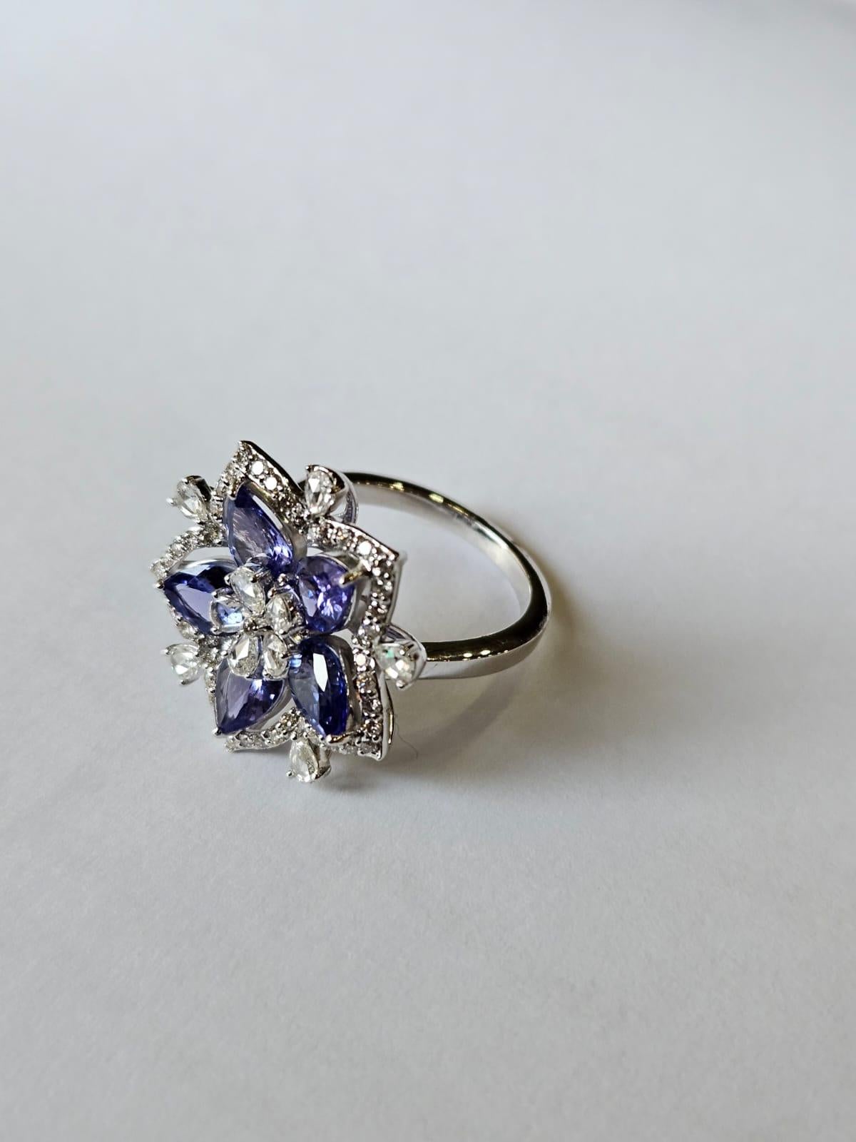 Moderno Anello da cocktail con tanzanite e diamanti taglio rosa in oro bianco 18 carati, 3,28 carati in vendita