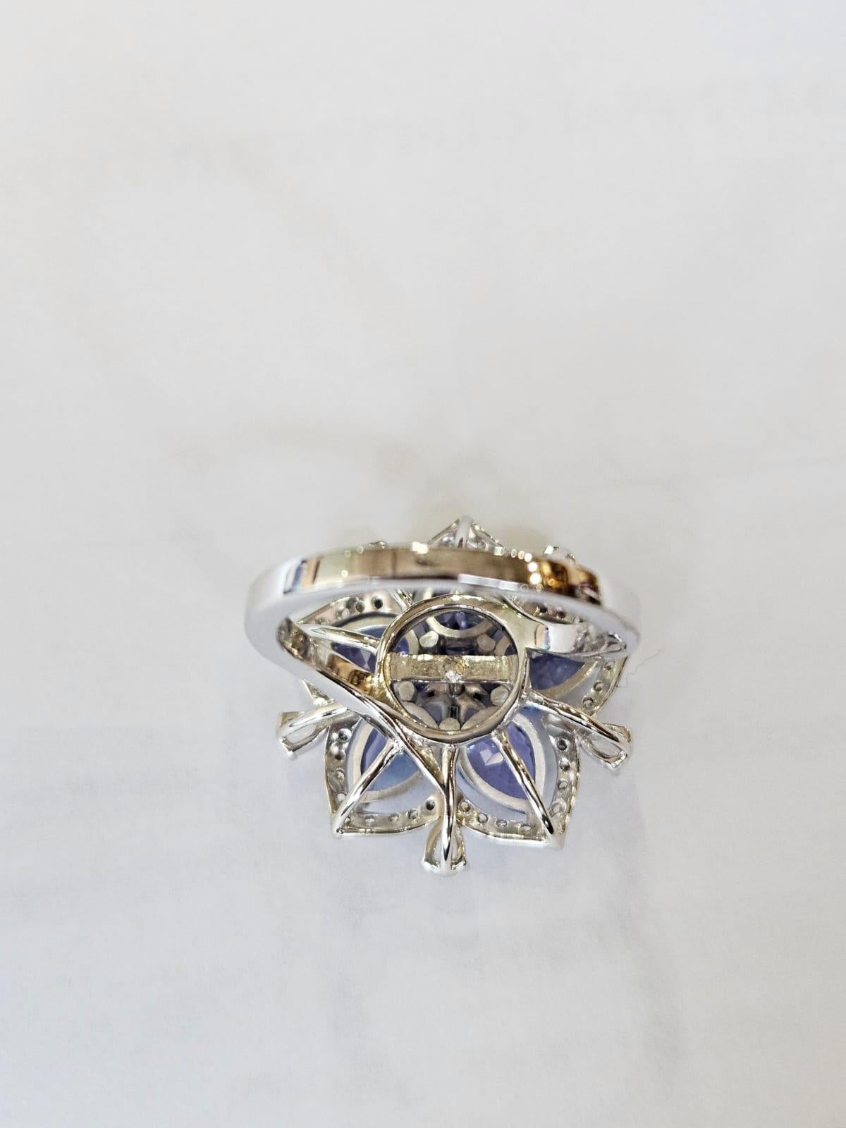 Taglio a rosa Anello da cocktail con tanzanite e diamanti taglio rosa in oro bianco 18 carati, 3,28 carati in vendita
