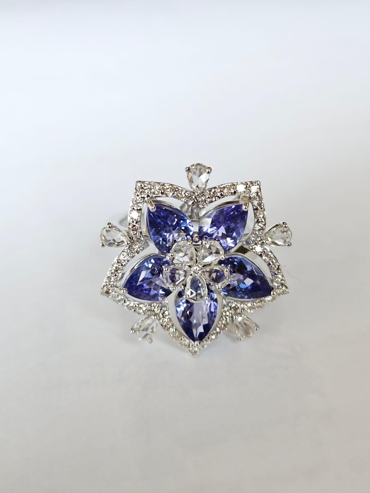 Anello da cocktail con tanzanite e diamanti taglio rosa in oro bianco 18 carati, 3,28 carati In condizioni Nuovo in vendita a Hong Kong, HK