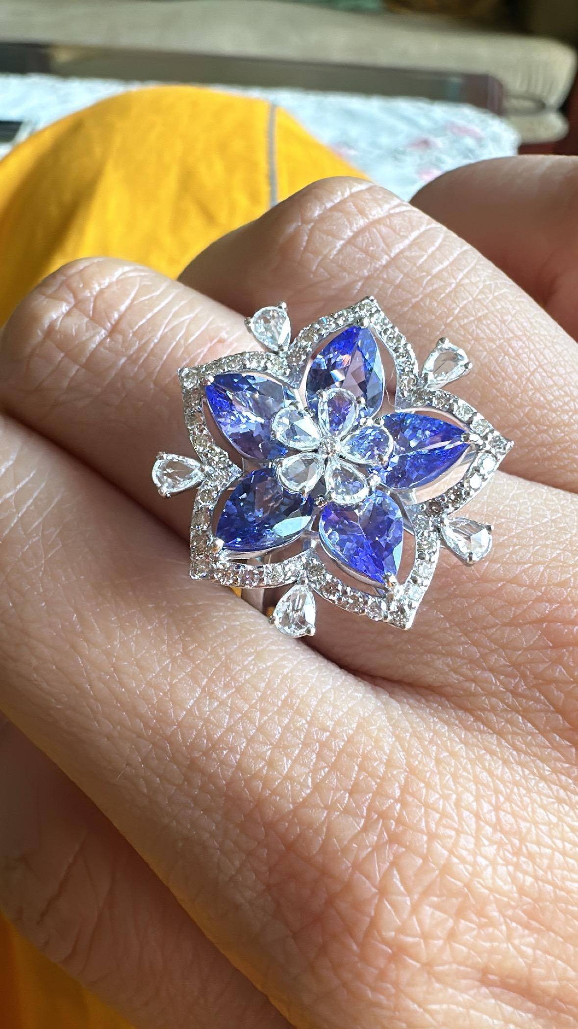 Anello da cocktail con tanzanite e diamanti taglio rosa in oro bianco 18 carati, 3,28 carati in vendita 1