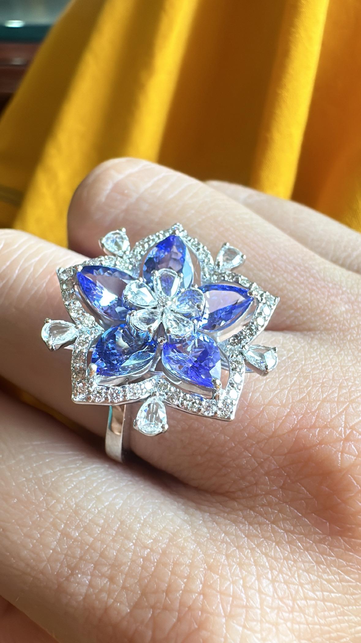 Anello da cocktail con tanzanite e diamanti taglio rosa in oro bianco 18 carati, 3,28 carati in vendita 2