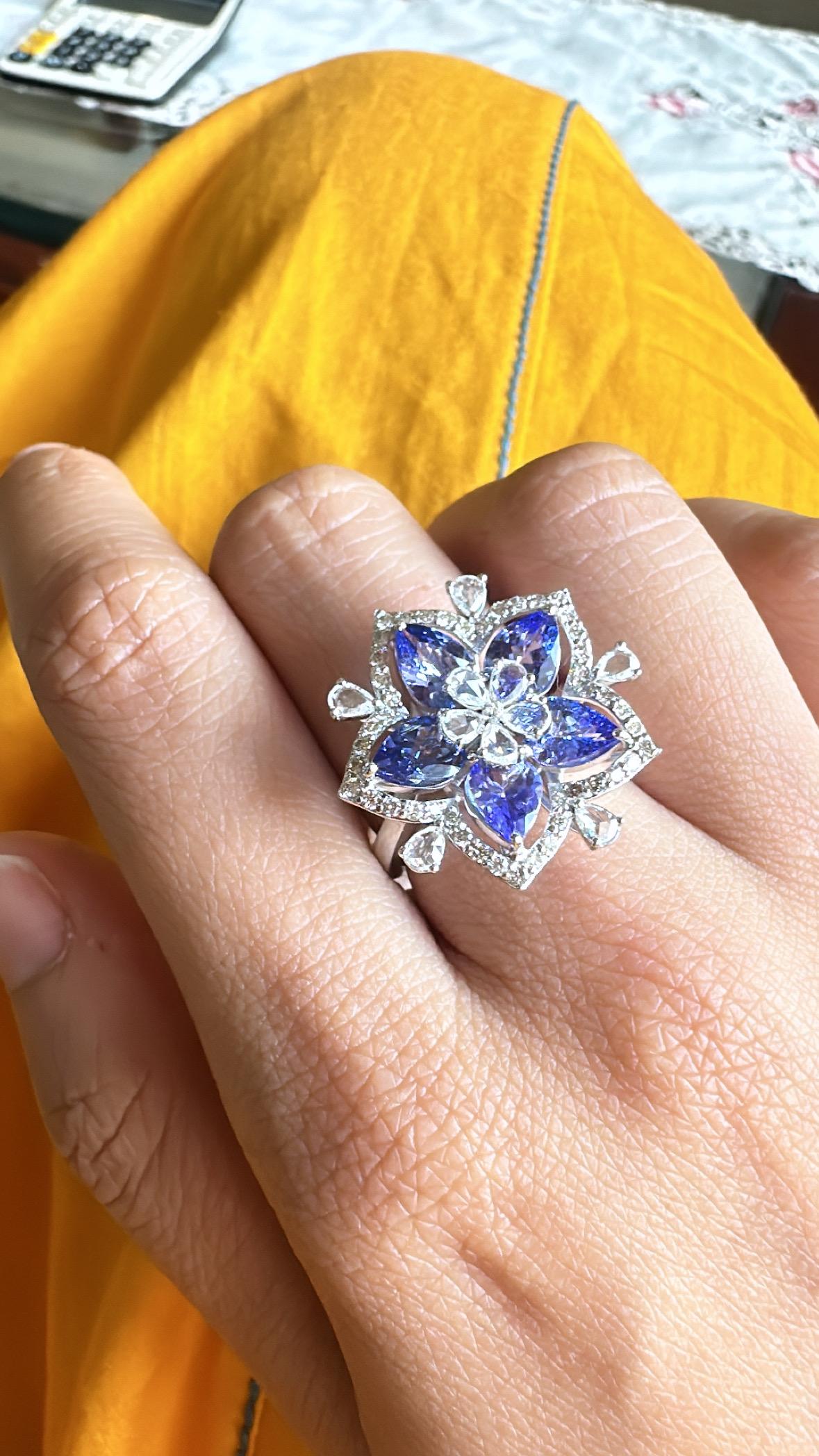 Anello da cocktail con tanzanite e diamanti taglio rosa in oro bianco 18 carati, 3,28 carati in vendita 3