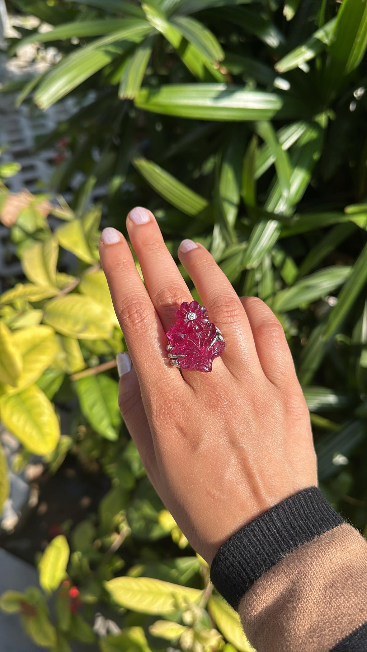 Set in 18K white Gold, 33.00 carats carved Tourmaline & Diamonds Cocktail Ring For Sale 6