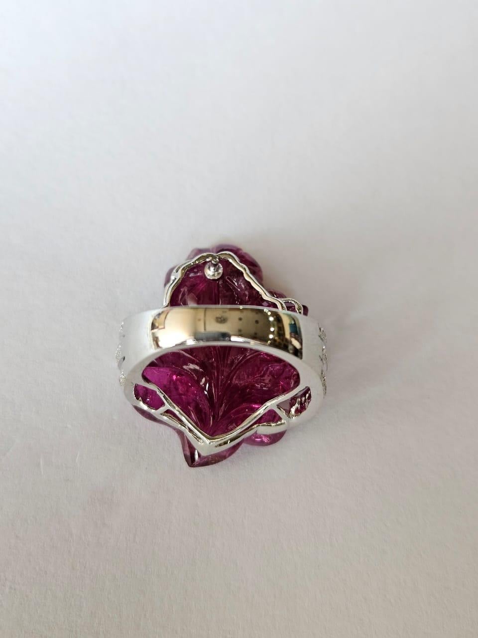 Modern Set in 18K white Gold, 33.00 carats carved Tourmaline & Diamonds Cocktail Ring For Sale