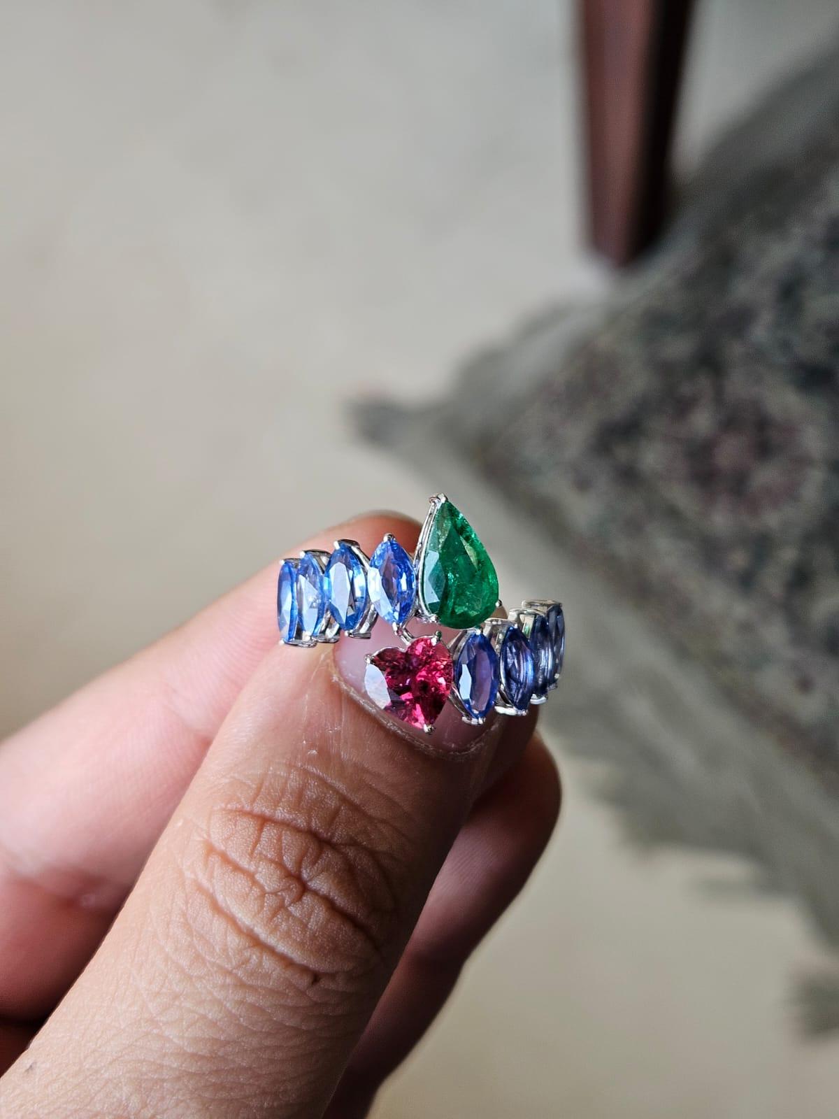 Set in 18K White Gold, 3.44 carats Blue Sapphire, Emerald & Tourmaline Band Ring In New Condition For Sale In Hong Kong, HK
