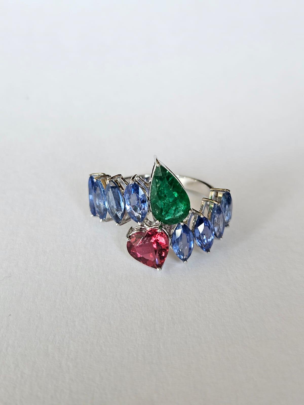 Set in 18K White Gold, 3.44 carats Blue Sapphire, Emerald & Tourmaline Band Ring For Sale 3