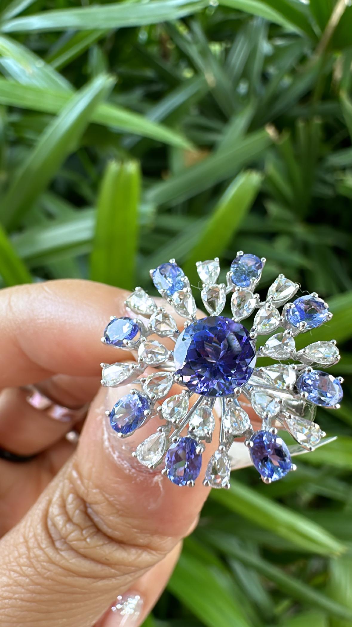 Set in 18K White Gold, 3.56 carats, Tanzanite & Rose Cut Diamonds Cocktail Ring For Sale 2