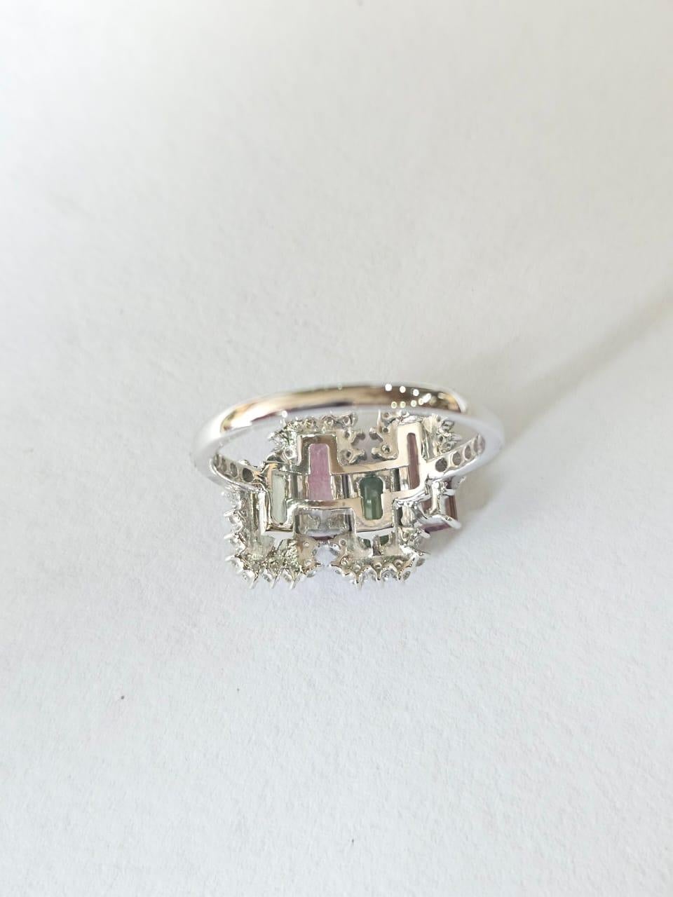 Moderne Bague en or blanc 18 carats, 3,60 carats, tourmaline melon d'eau et diamants en vente