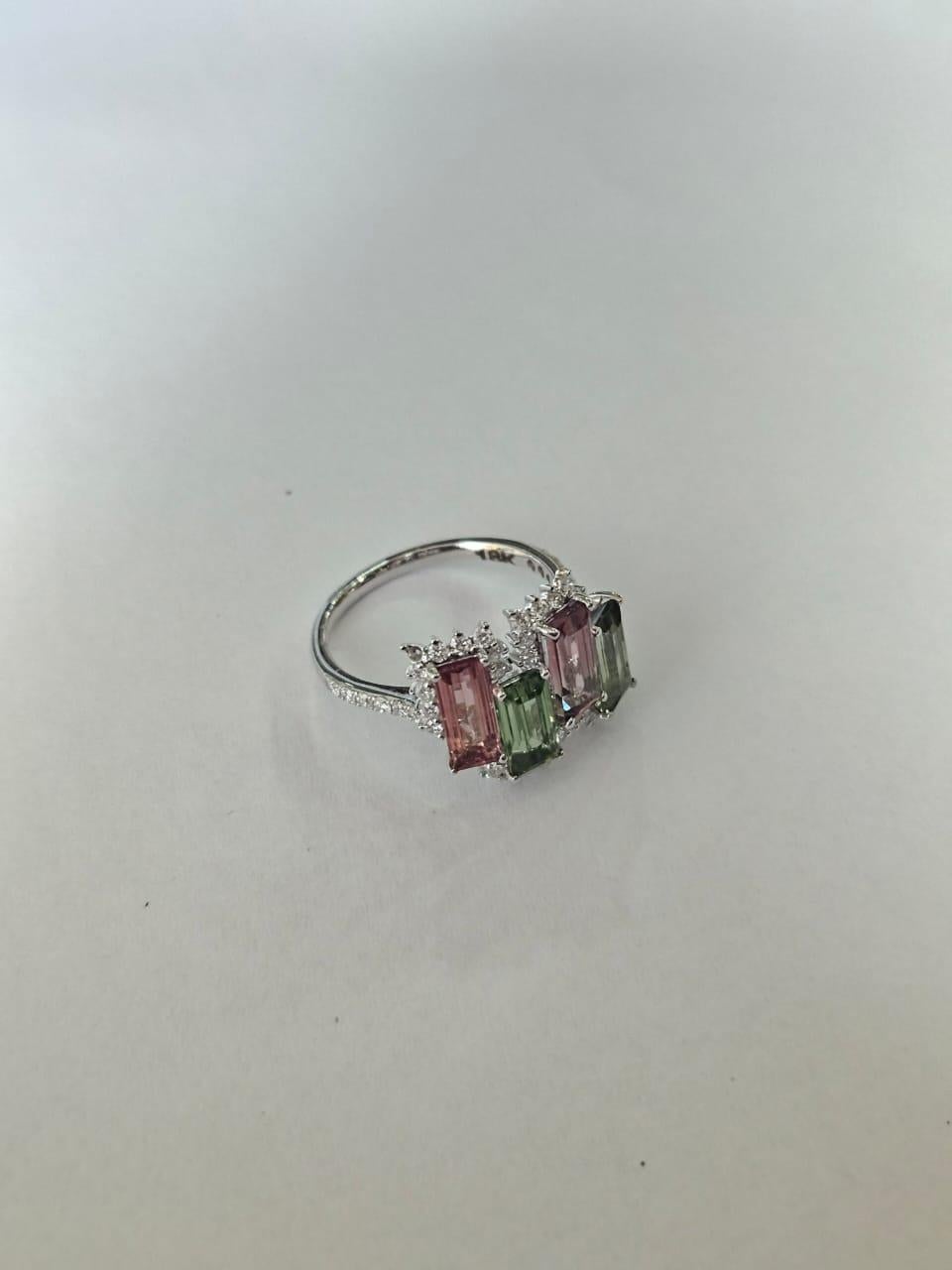 Taille émeraude Bague en or blanc 18 carats, 3,60 carats, tourmaline melon d'eau et diamants en vente