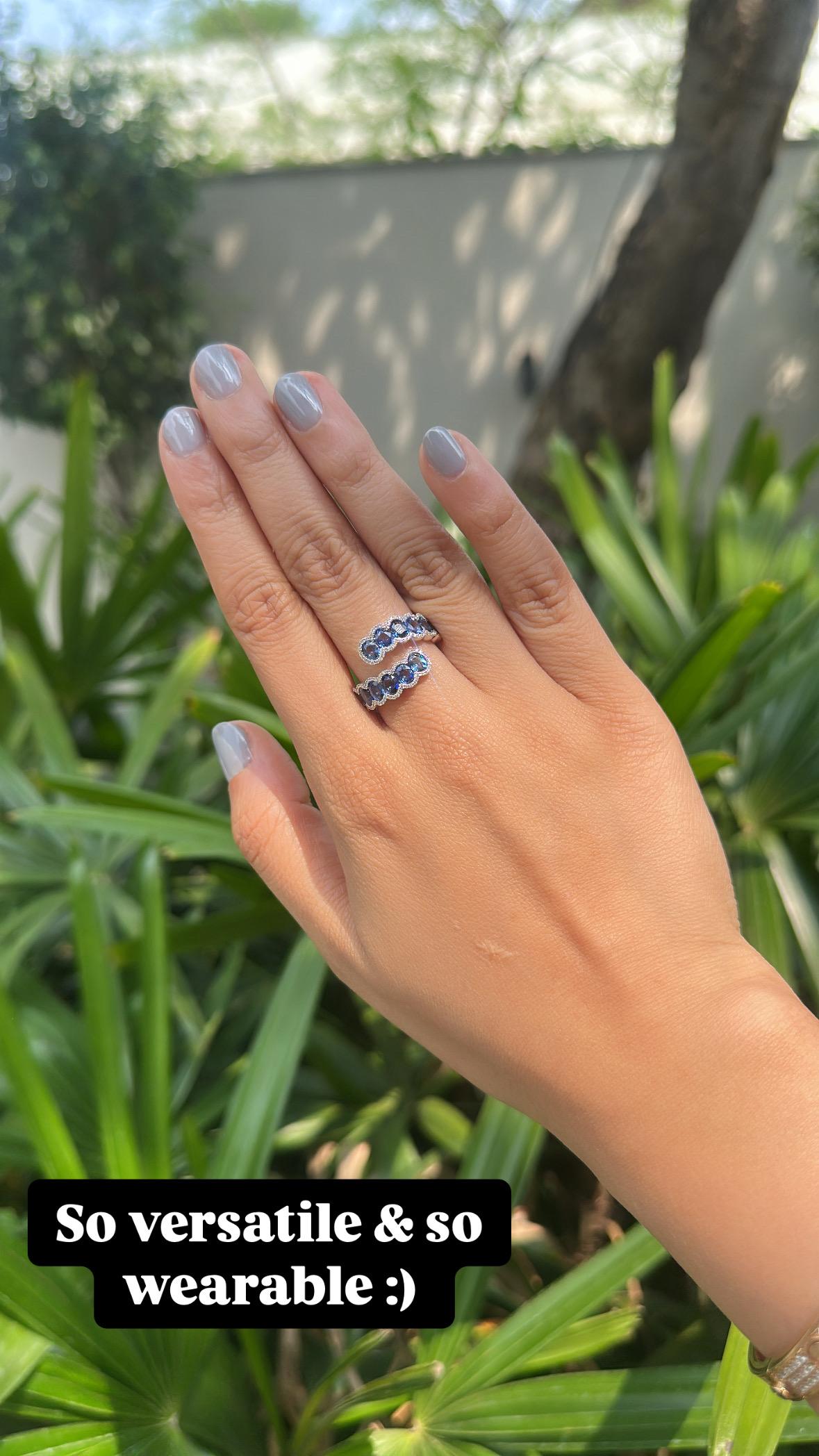 Set in 18K white Gold, 3.83 carats, Ceylon Blue Sapphires & Diamonds Band Ring in vendita 4