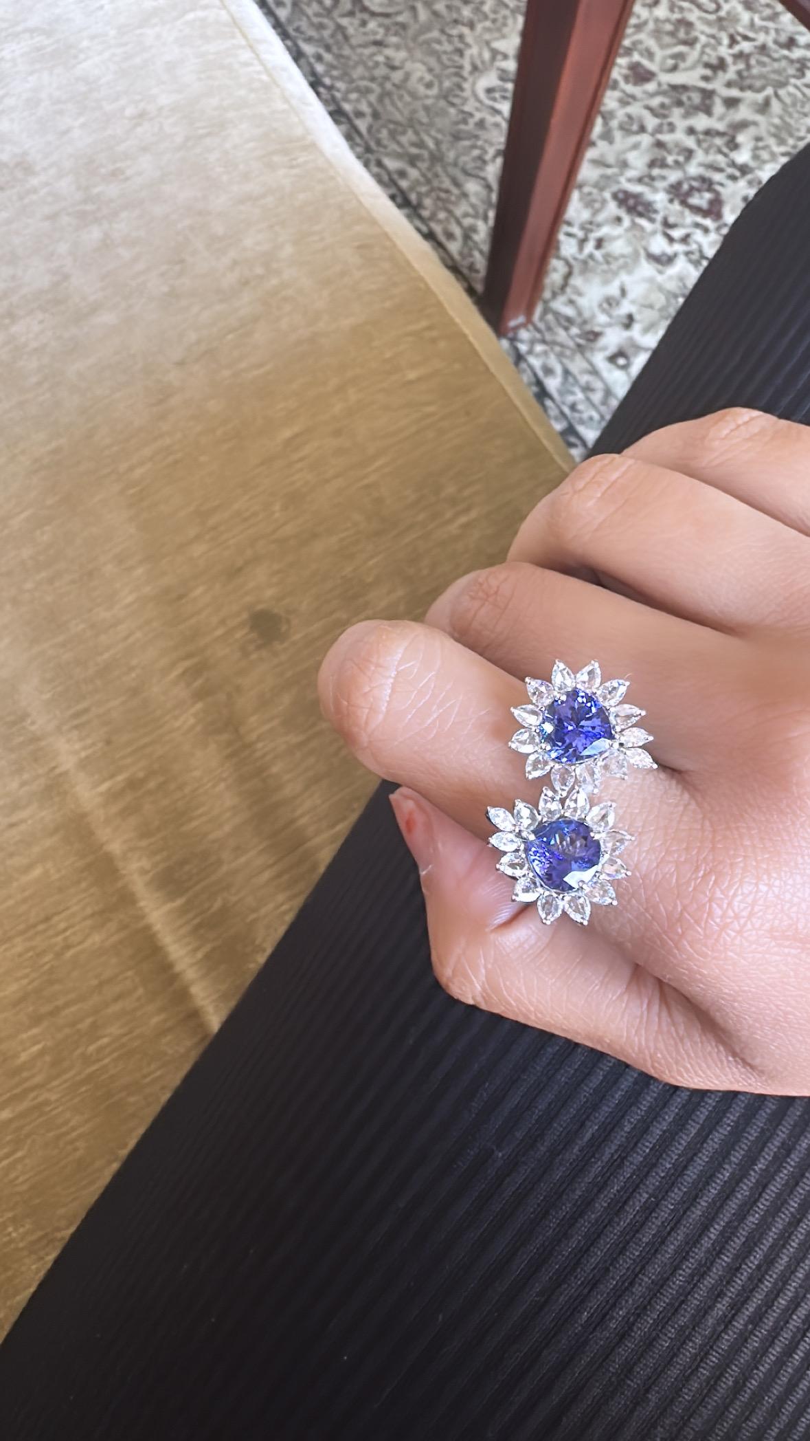 Set in 18K White Gold, 3.86 carats Tanzanite & Rose Cut Diamonds Cocktail Ring For Sale 3