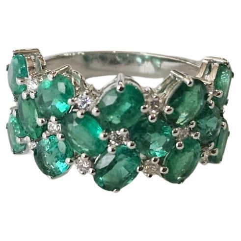 Set in 18K white Gold, 4.32 carats, natural Zambian Emerald & Diamonds Band Ring For Sale