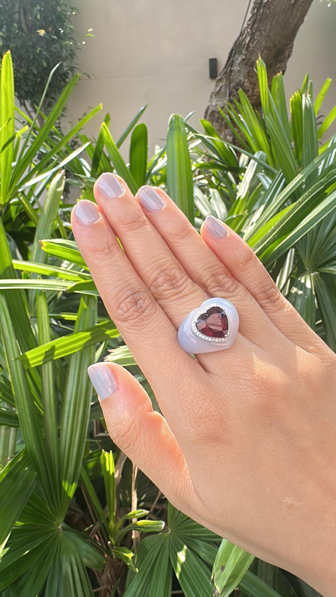 Bague cocktail en or blanc 18 carats, rubellite, calcédoine et diamants de 4,93 carats en vente 5