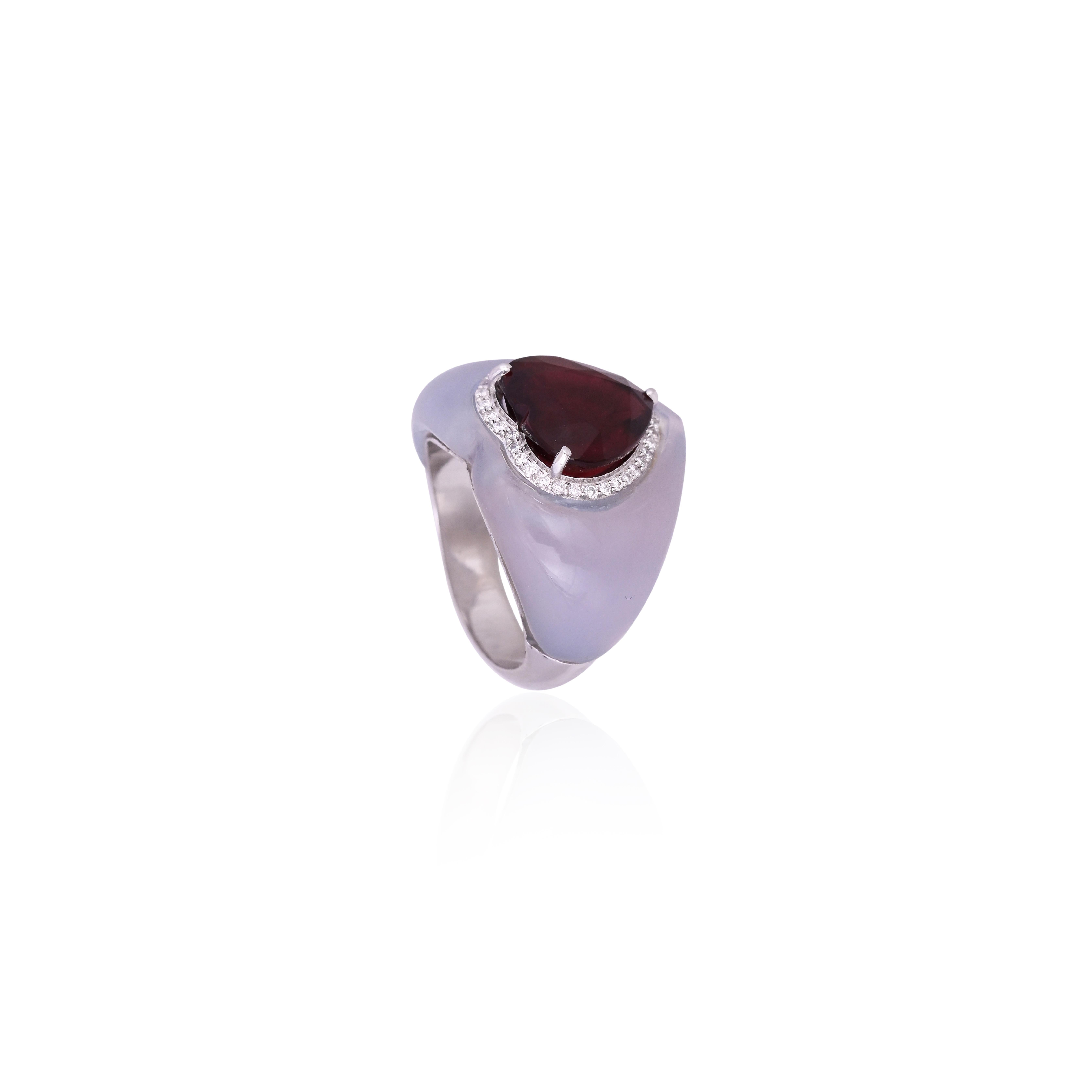 Moderne Bague cocktail en or blanc 18 carats, rubellite, calcédoine et diamants de 4,93 carats en vente